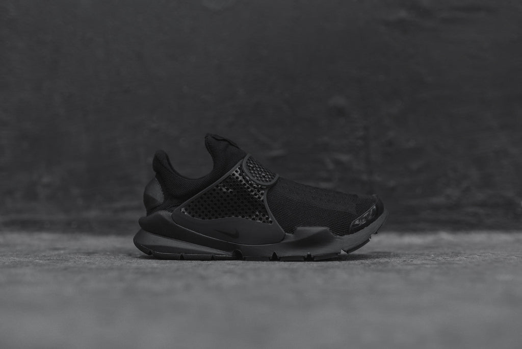 sock dart triple black