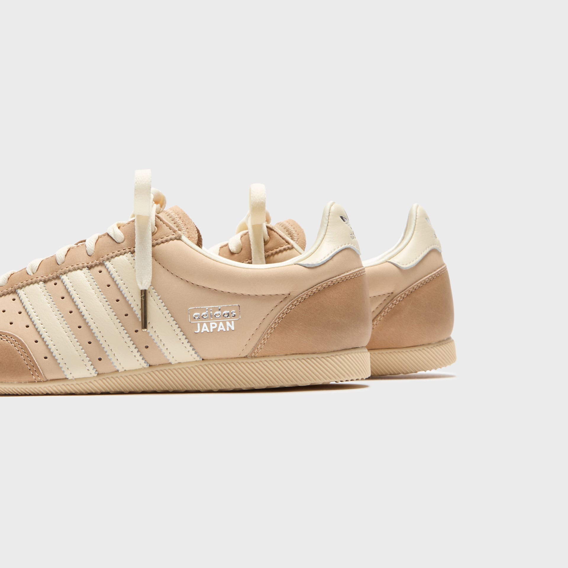 adidas WMNS Japan - Warm Sandstone / Cream White / Silver Metallic