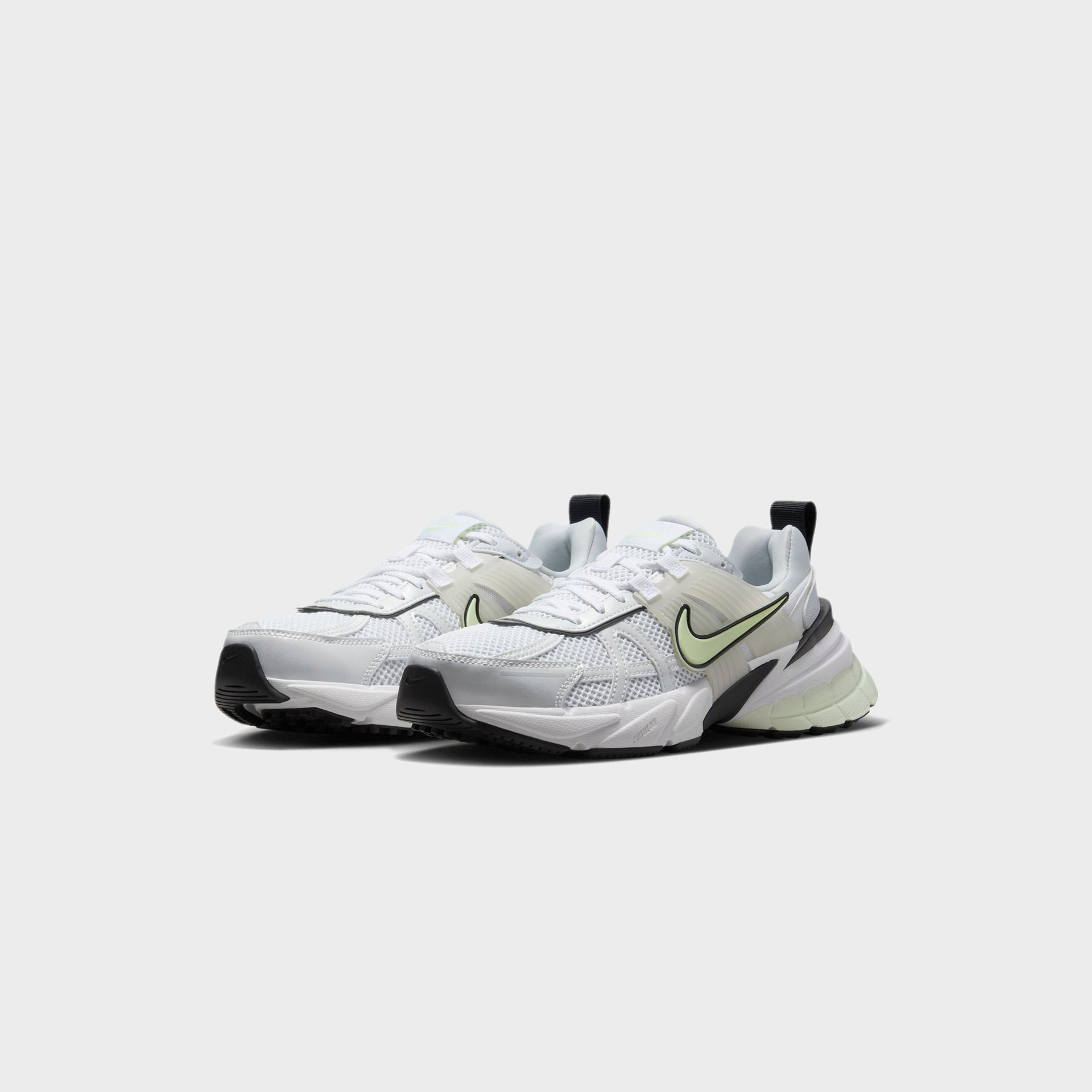 Nike WMNS V2K Run - White / Pure Platinum / Summit White / Volt Tint