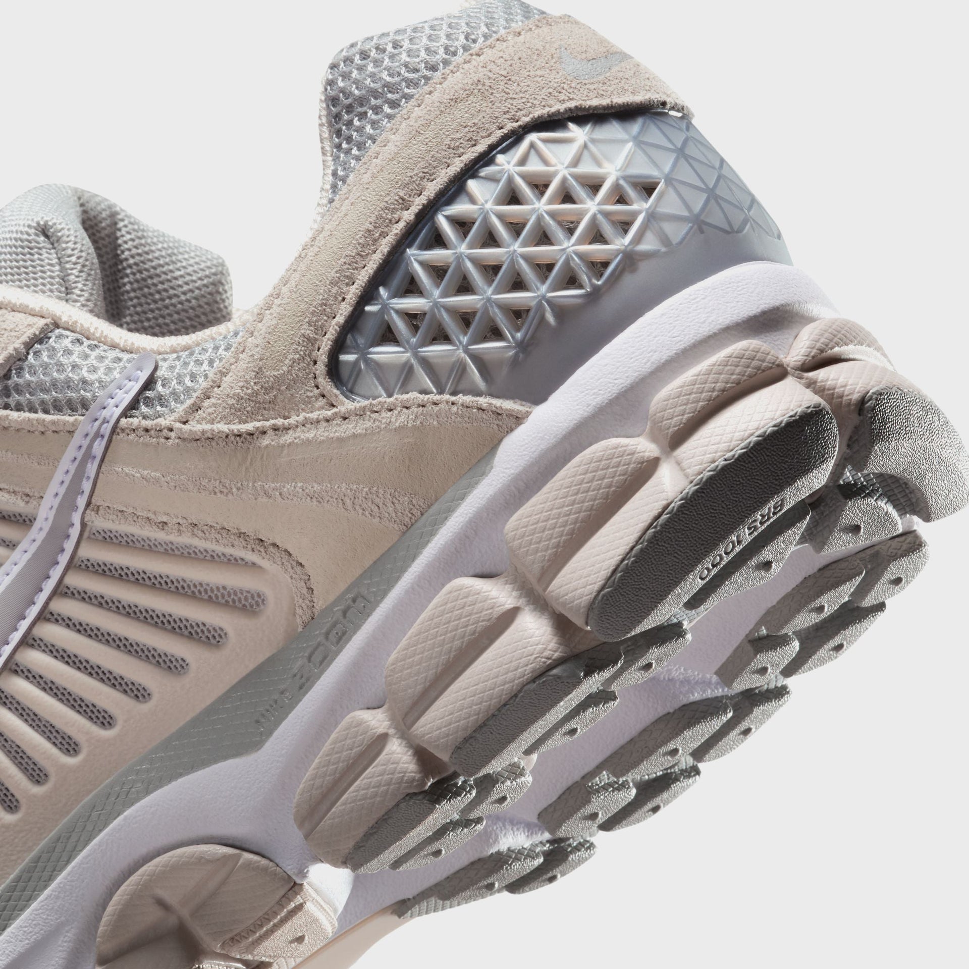 Nike Zoom Vomero 5 - Light Orewood Brown / Light Smoke Grey / White