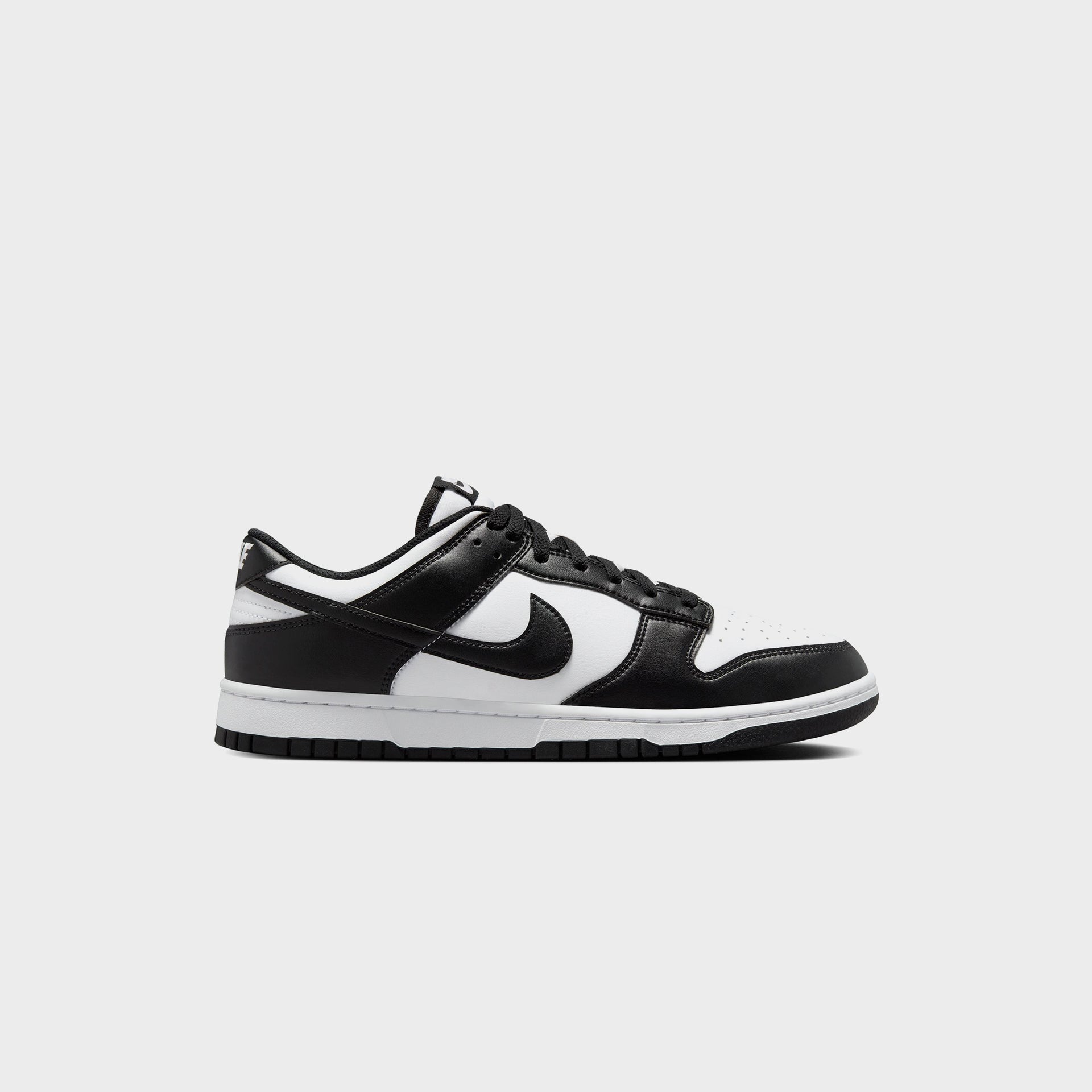 Nike Dunk Low Retro SE - White / Black