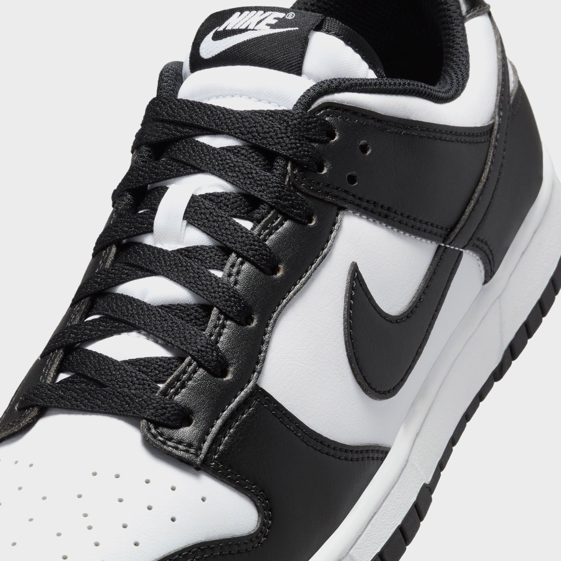 Nike Dunk Low Retro SE - White / Black