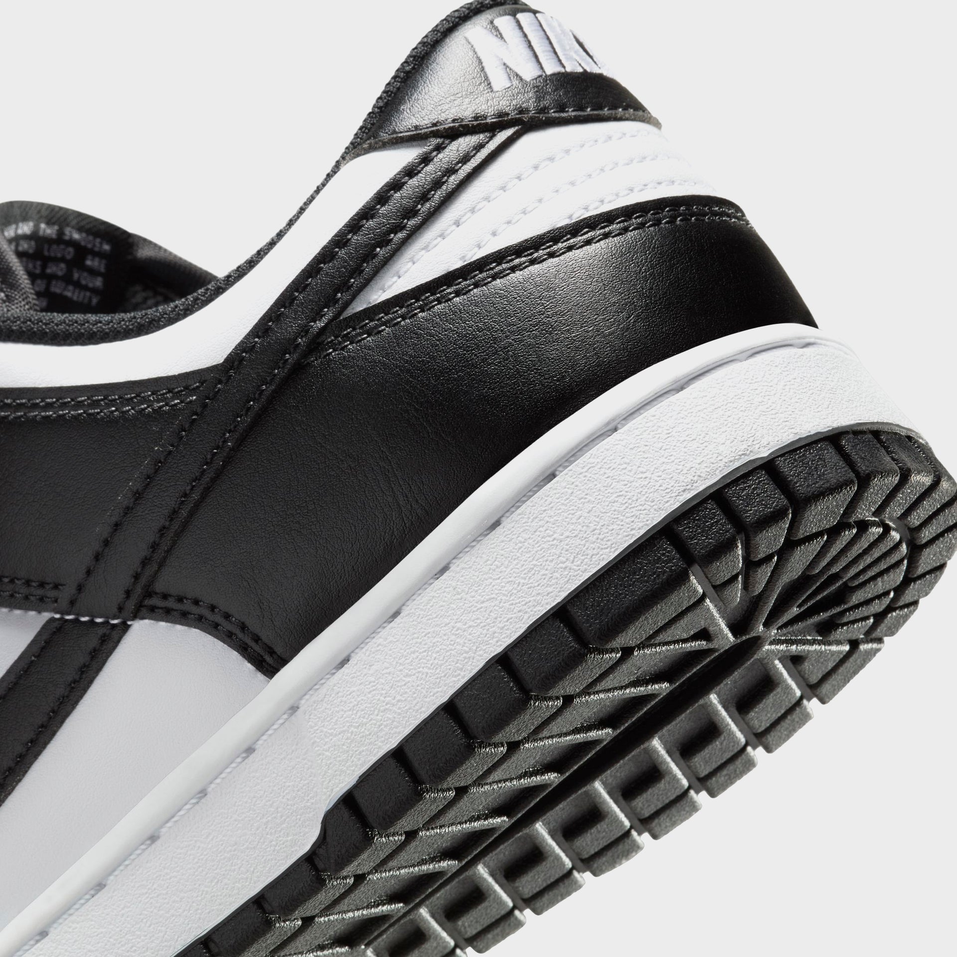 Nike Dunk Low Retro SE - White / Black