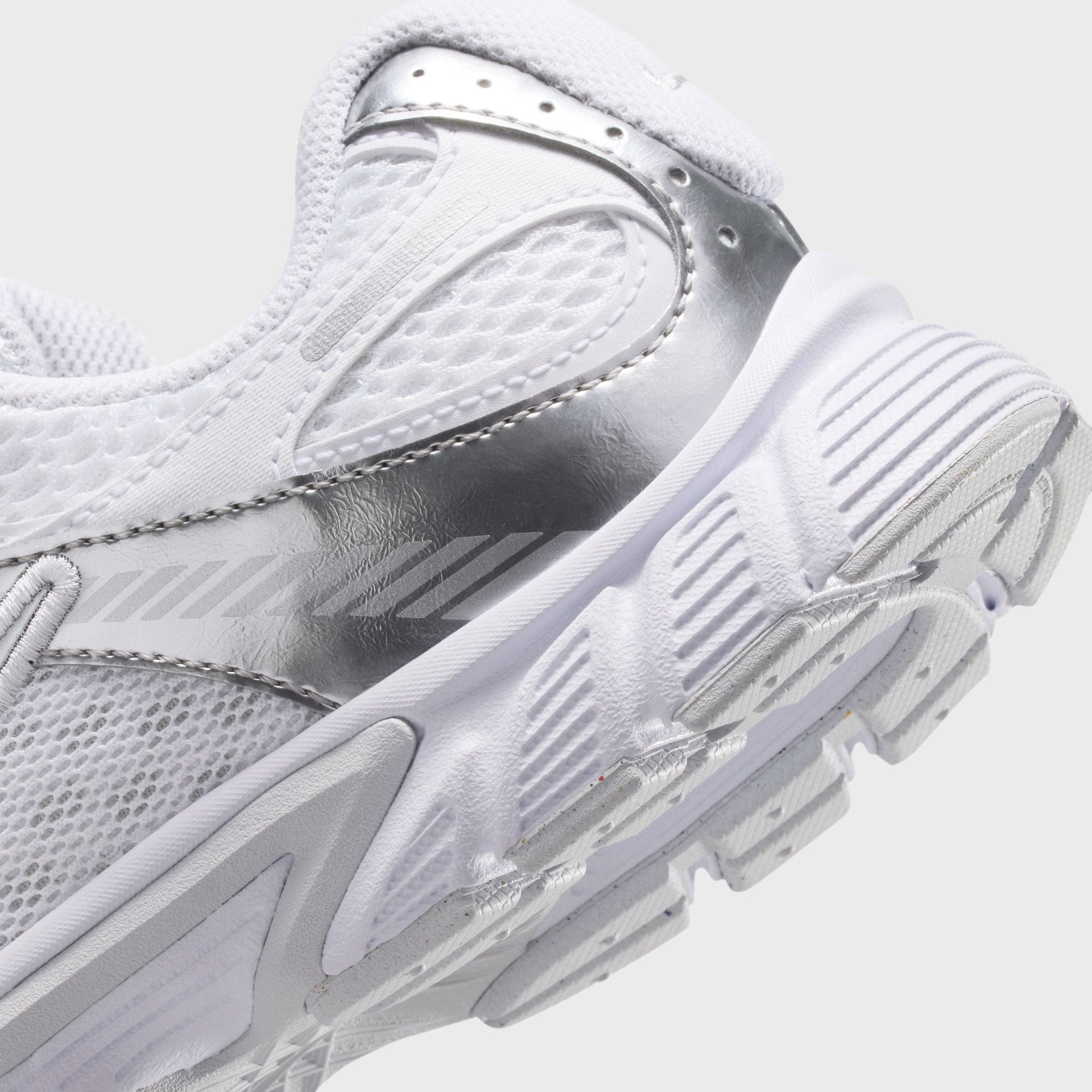 Nike GS V5 Rnr - White / Metallic Silver / Pure Platinum