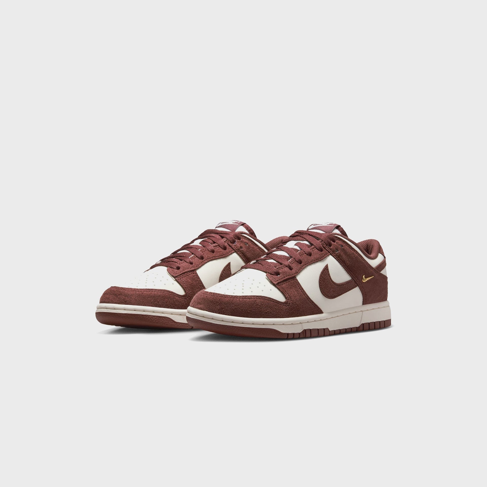 Nike WMNS Dunk Low - Sail / Red Sepia / Metallic Gold