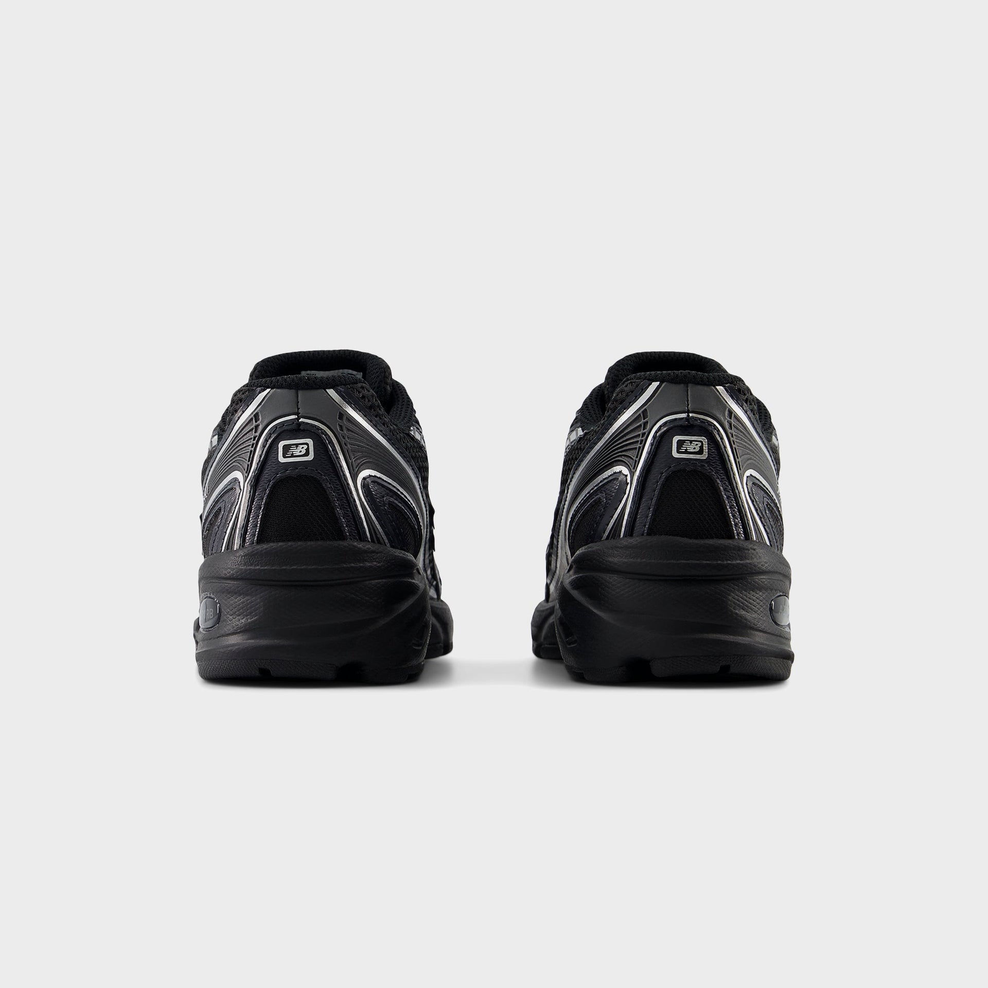 New Balance GS 740 - Black / Silver Metallic