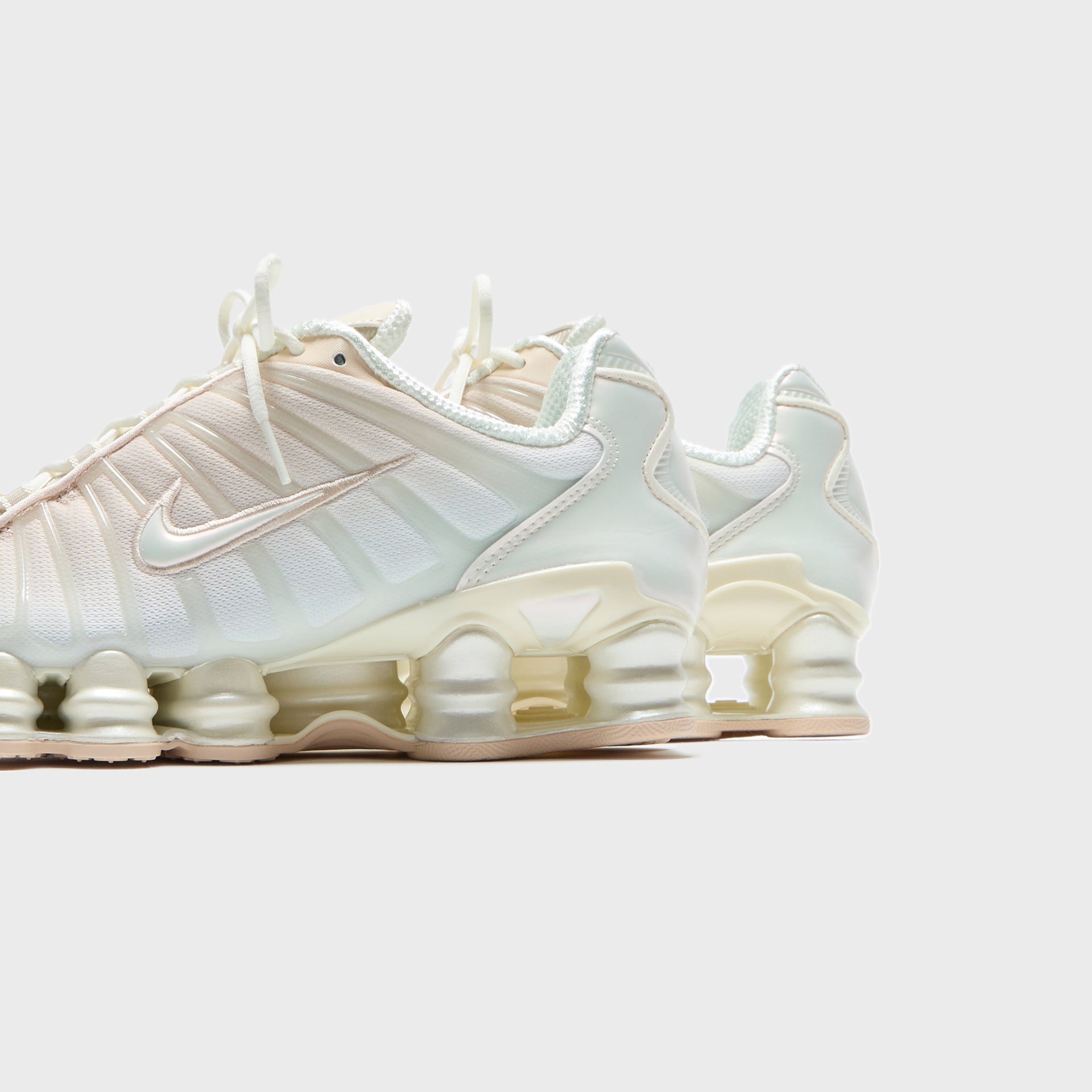 Nike WMNS Shox TL- Pearl White / Soft Pearl / Particle Pink