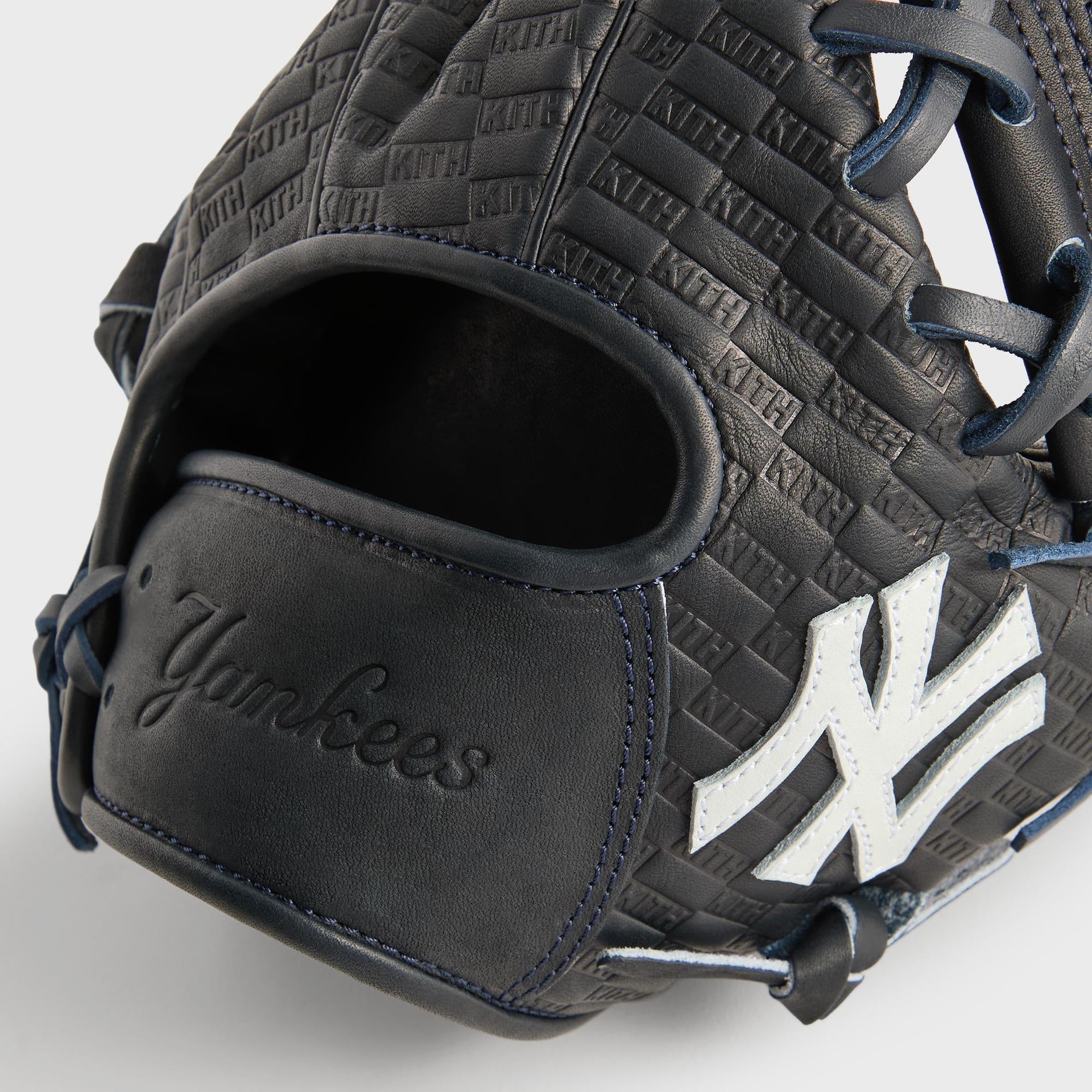 Kith & Rawlings for the New York Yankees Heart of the Hide Glove - Navy