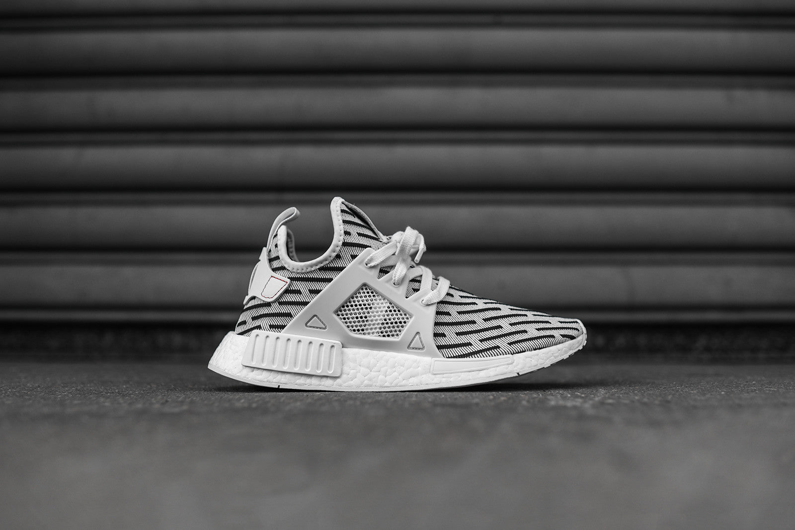 adidas Originals NMD_XR1 - White / Black