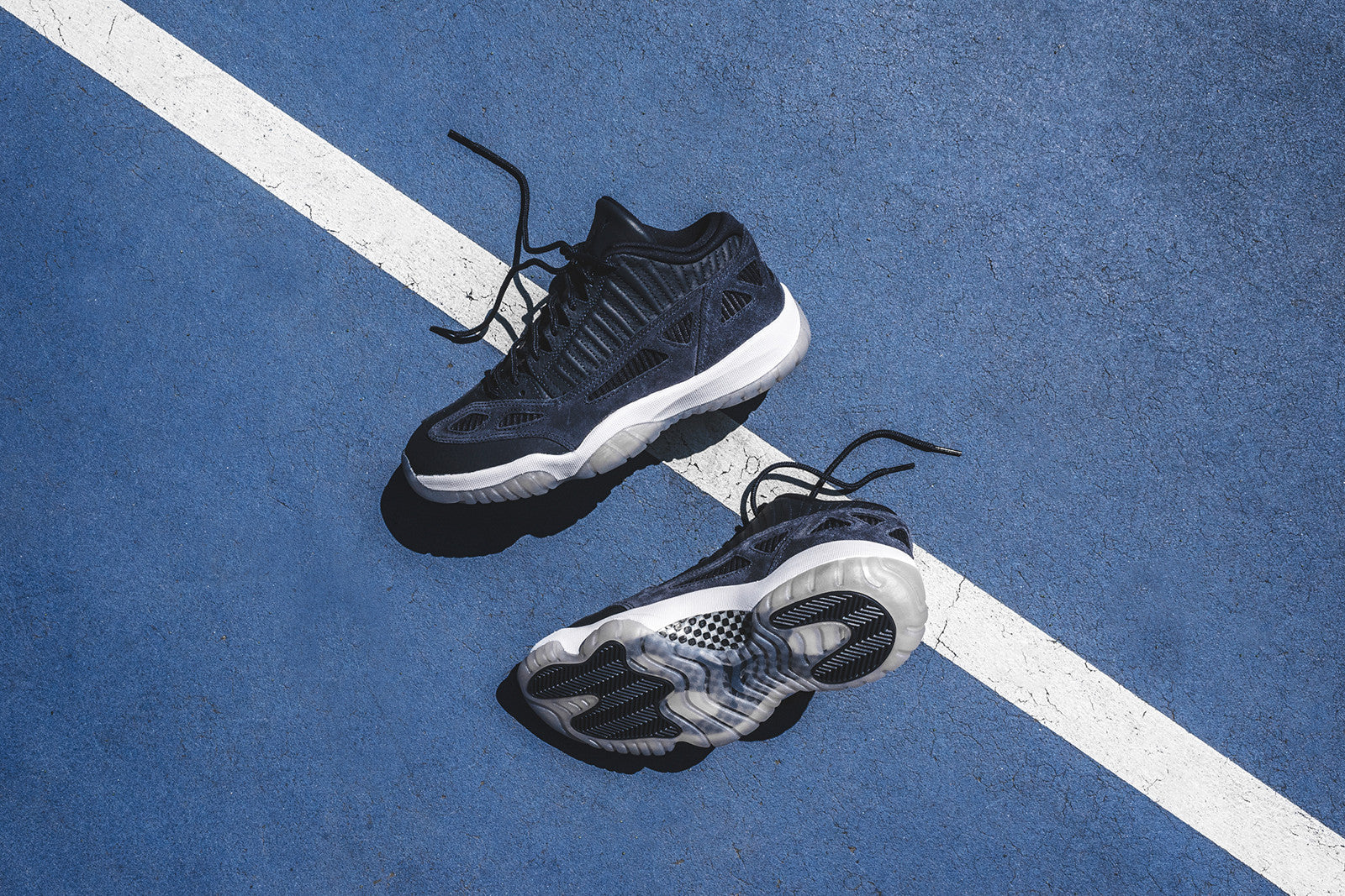 Nike Air Jordan 11 Retro Low LE - Navy / White