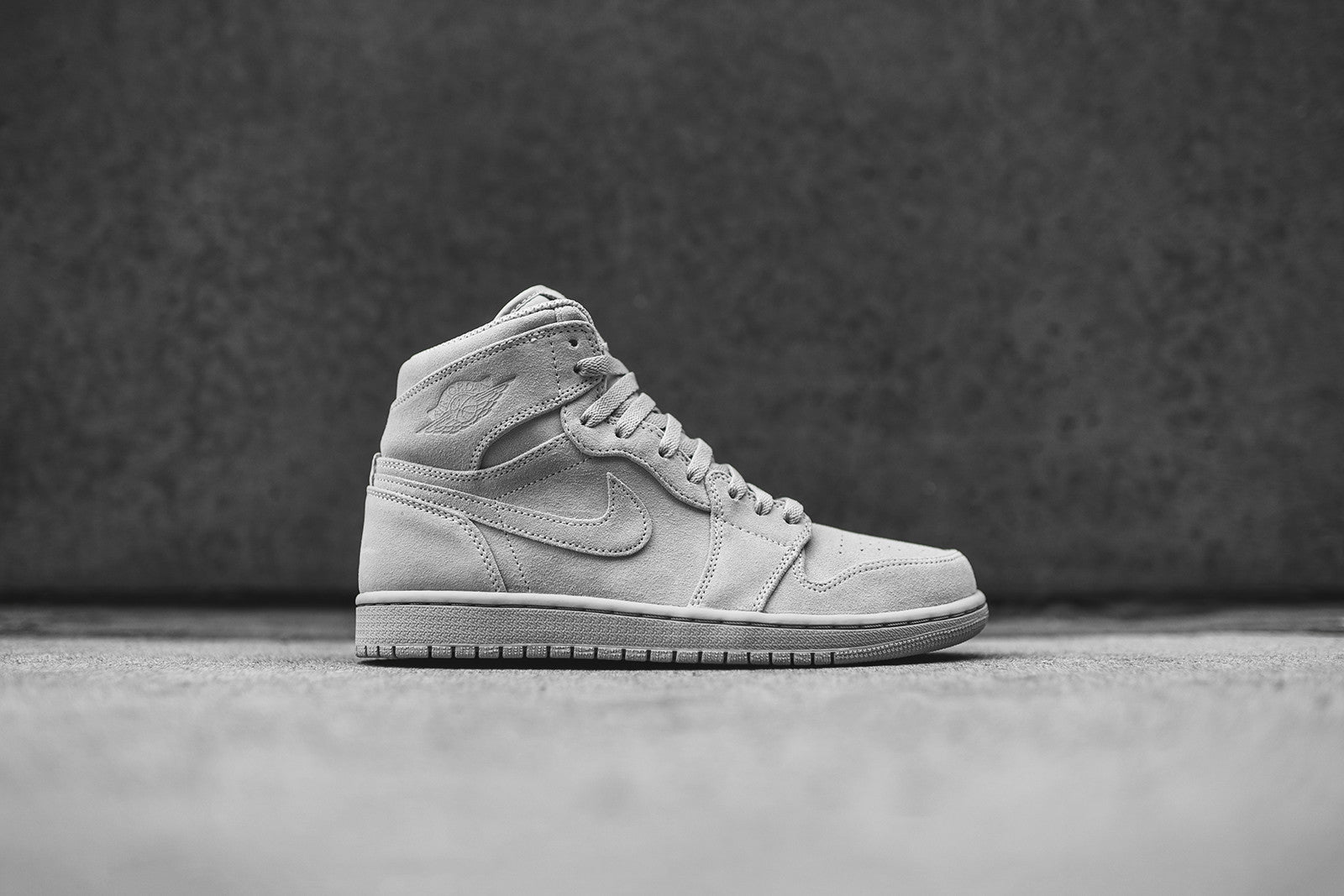 Nike Air Jordan 1 Retro High - Wolf Grey