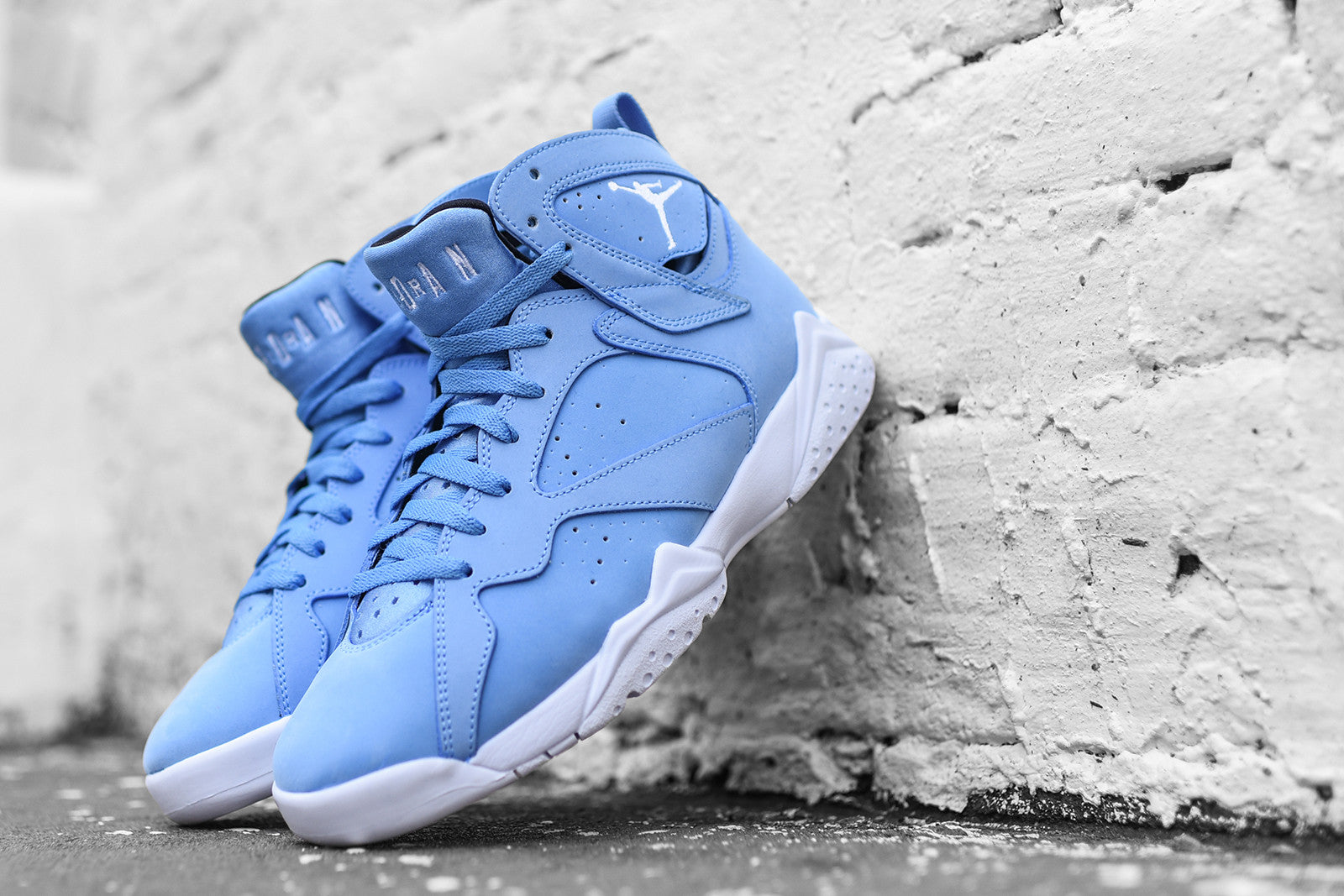 Nike Air Jordan 7 Retro - Pantone