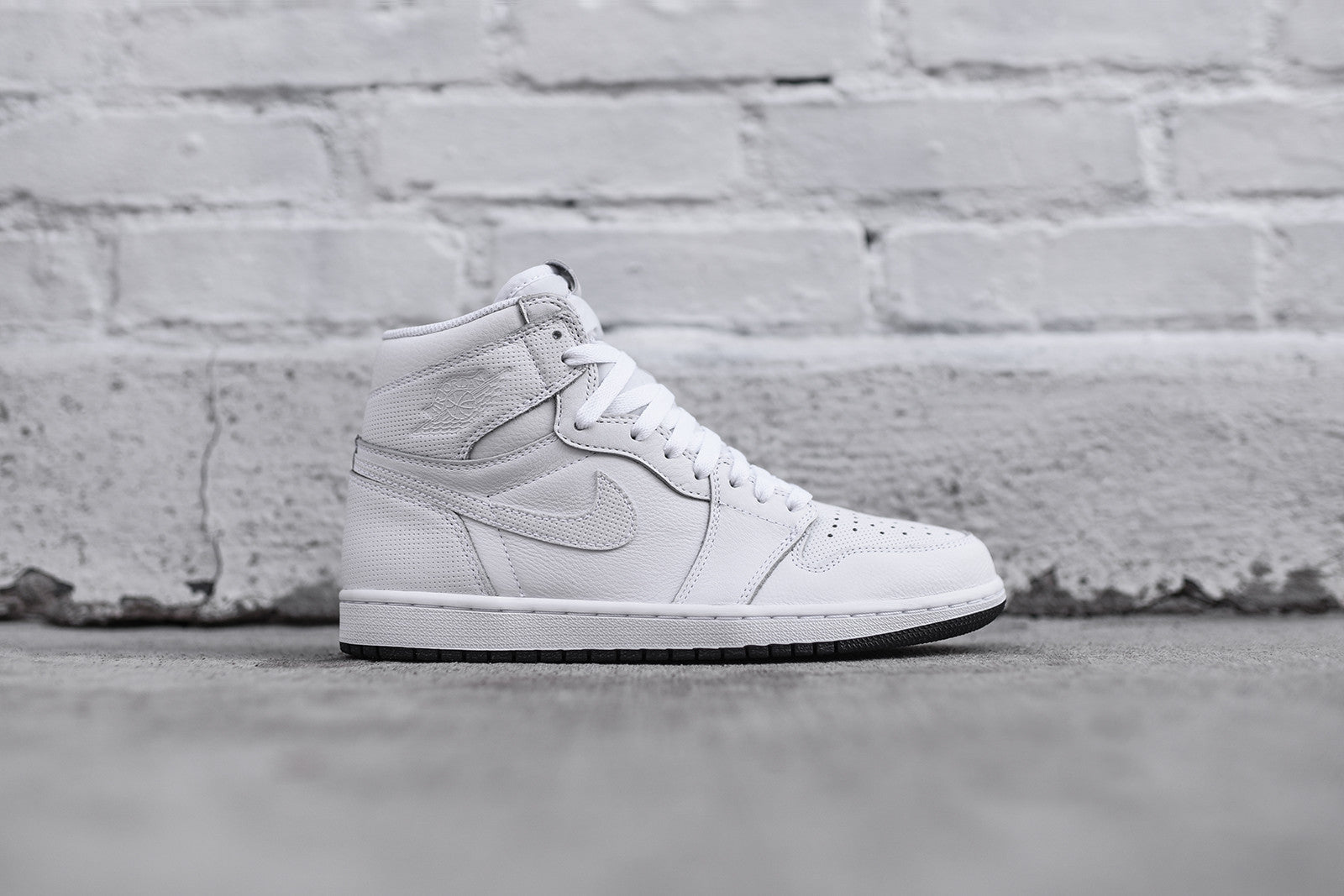 Nike Air Jordan 1 Retro High OG - White / Black
