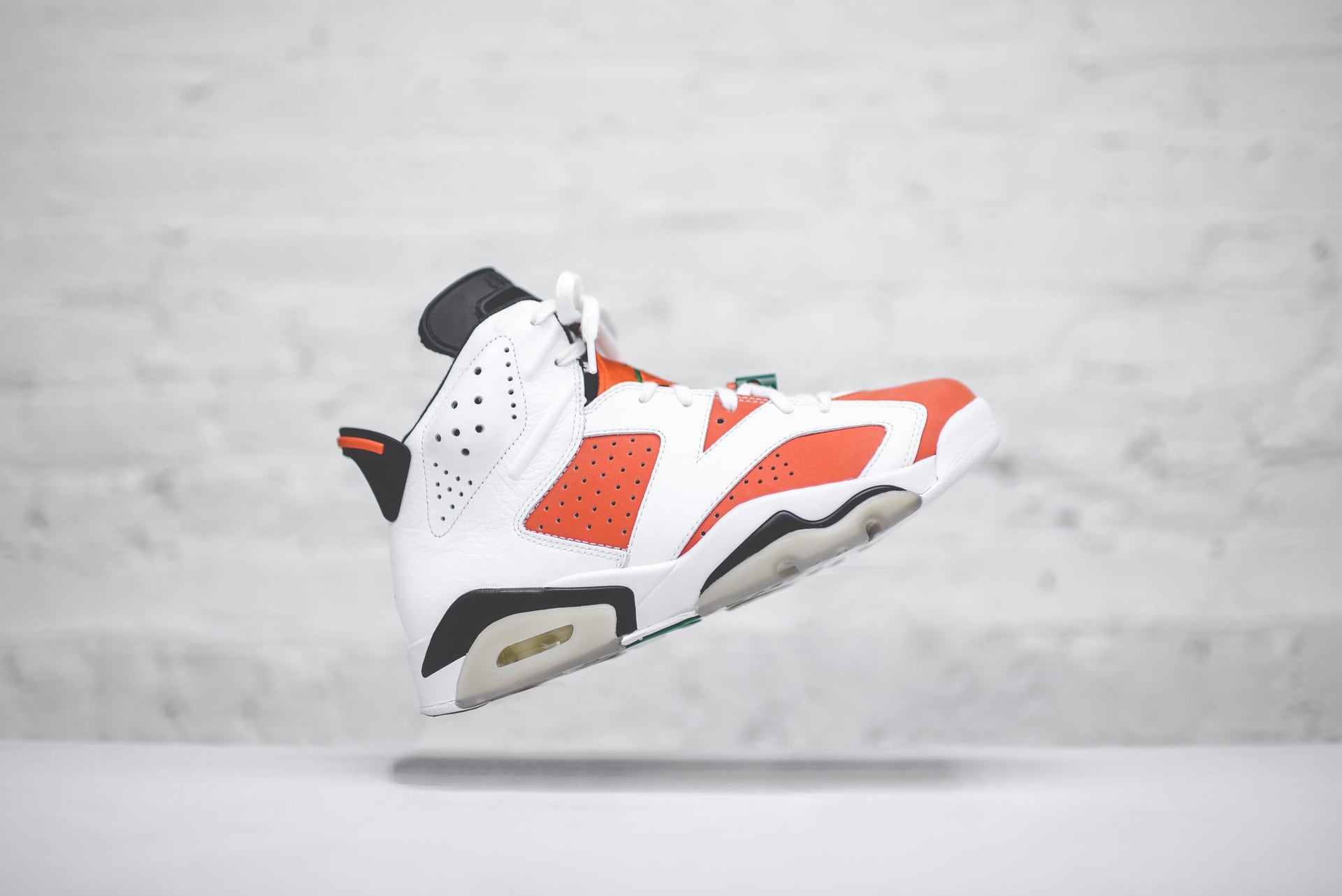 Nike Air Jordan 6 - White / Orange / Black