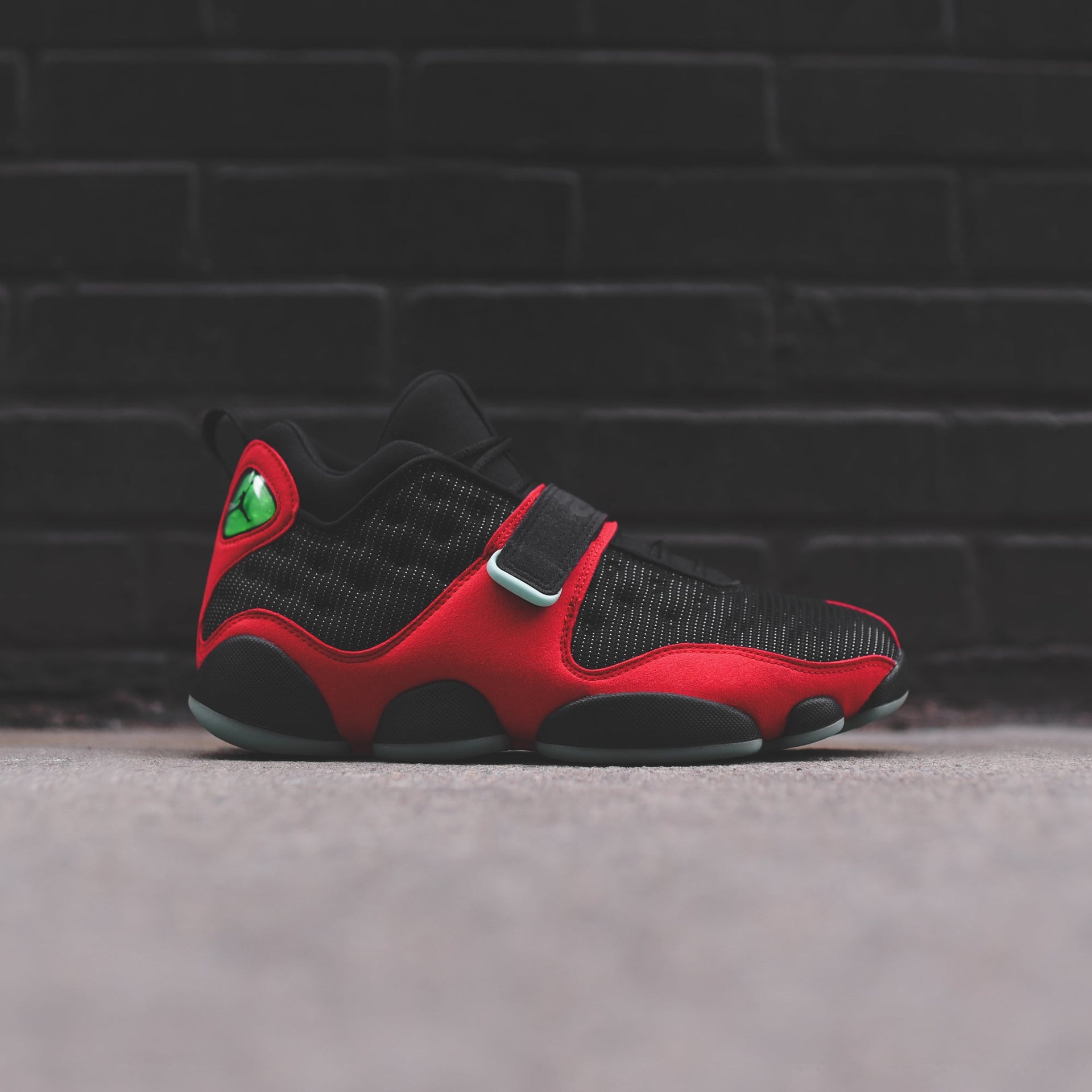 Nike Air Jordan Black Cat - Black / University Red / Emerald