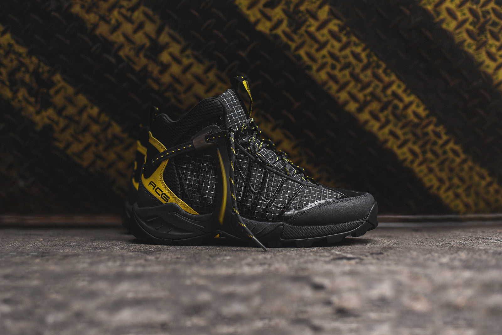 Nike ACG Air Zoom Tallac Lite OG Boot - Black / Yellow