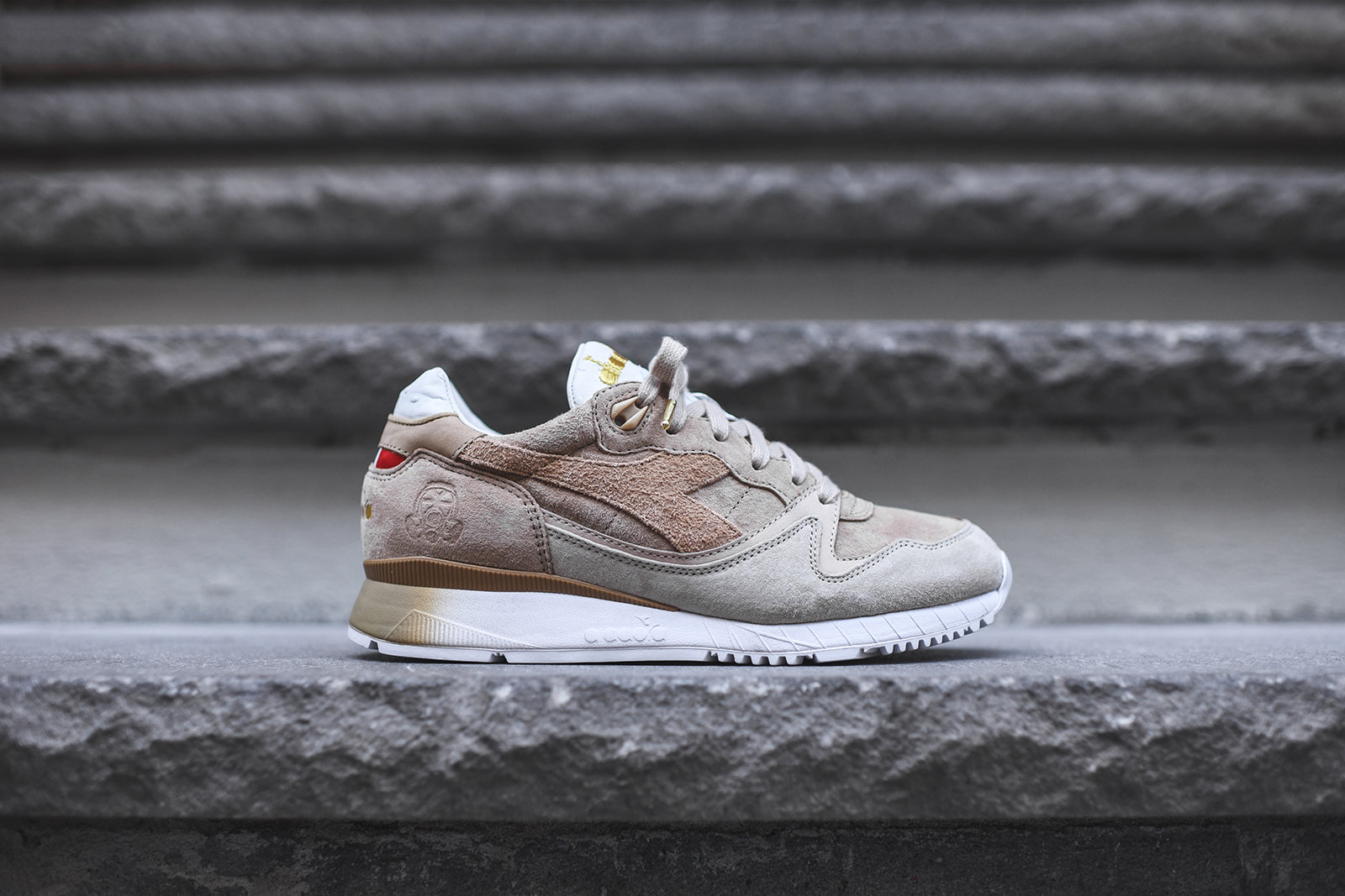 Diadora x Footpatrol V.7000 - Macchiato