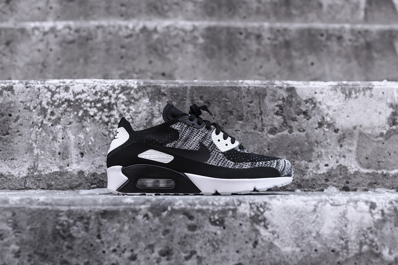 Nike Air Max 90 Ultra Flyknit - Black / Grey