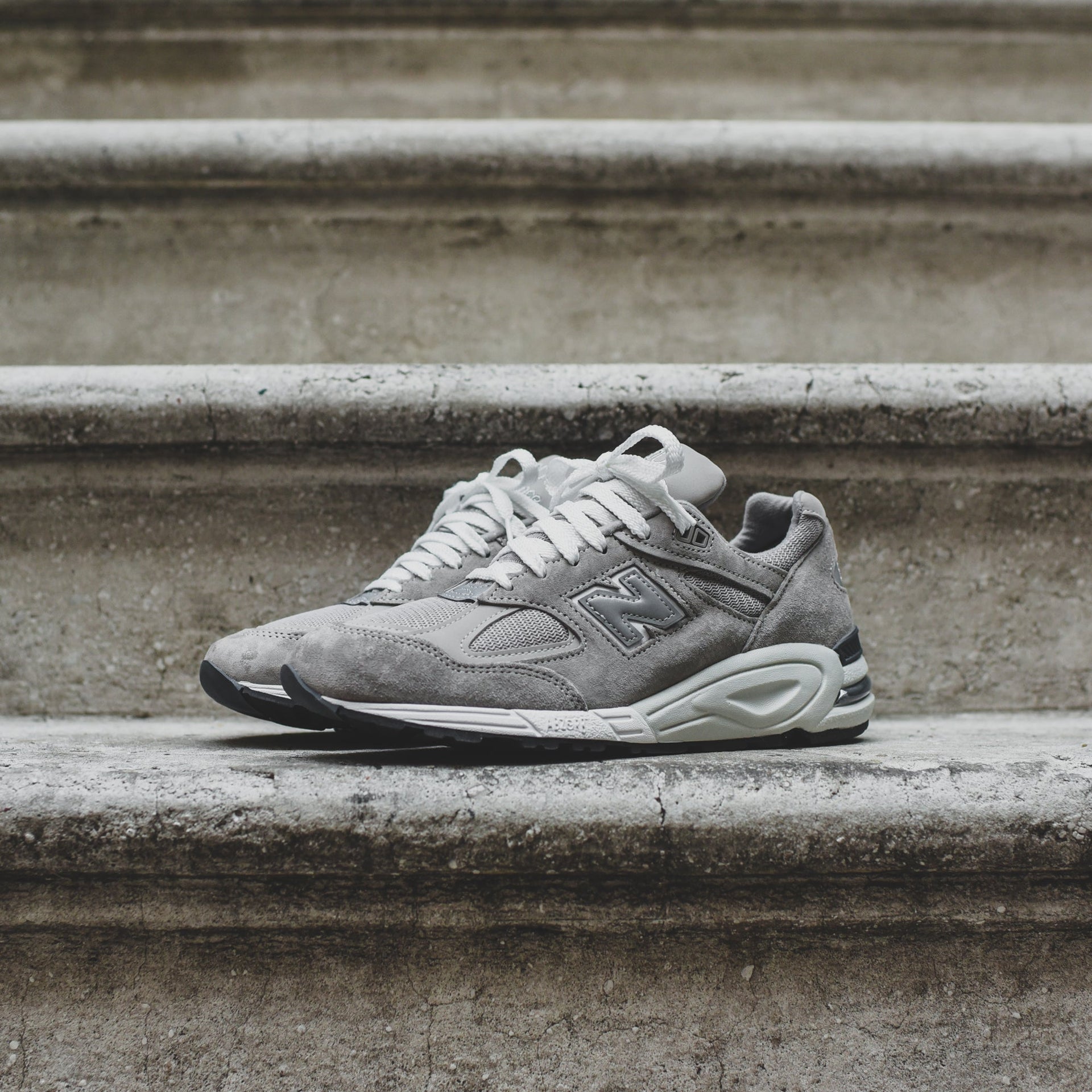 New Balance 990 v2 - Grey / Dark Grey / White