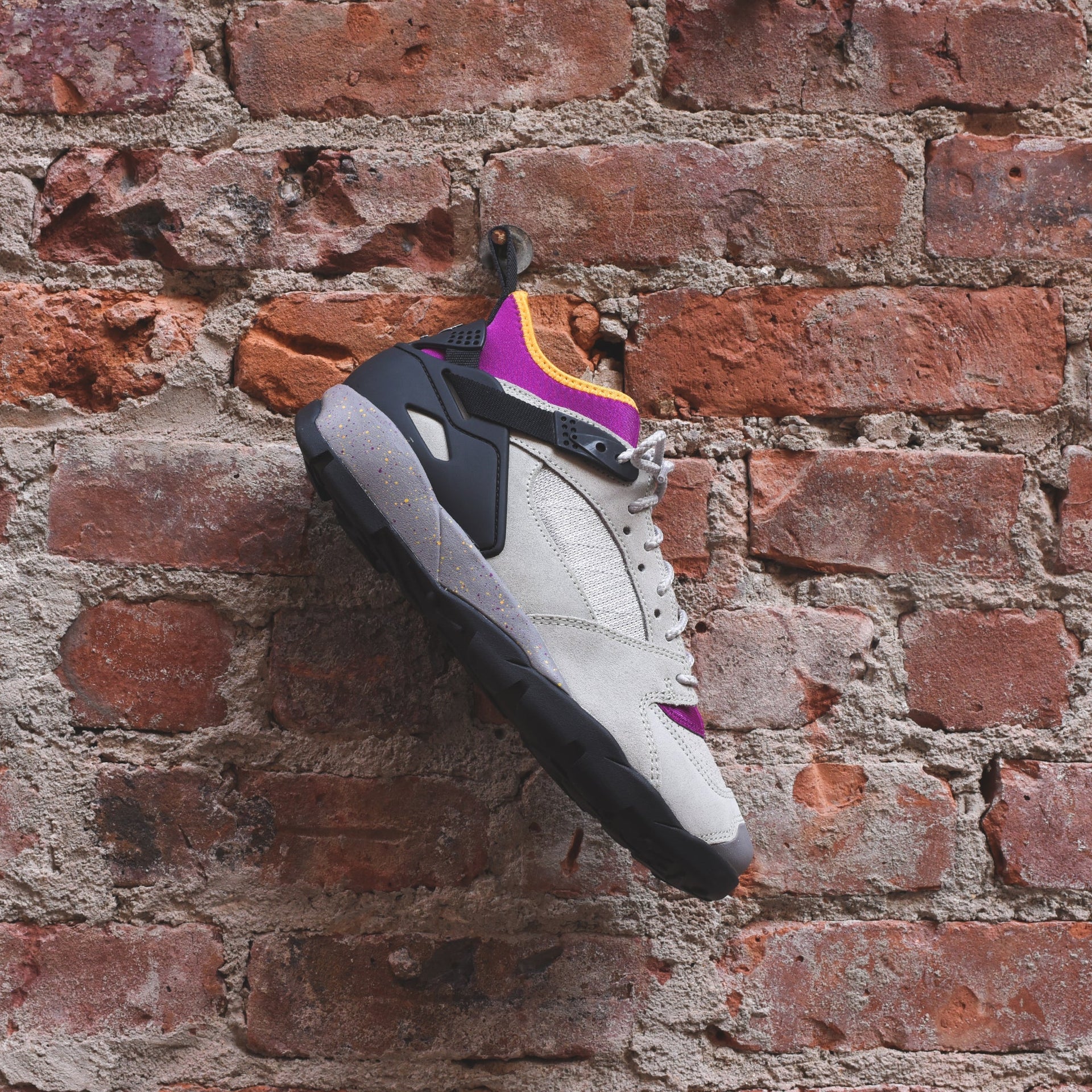 Nike ACG Air Revaderchi - Granite / Black / Red Plum / Pro Gold