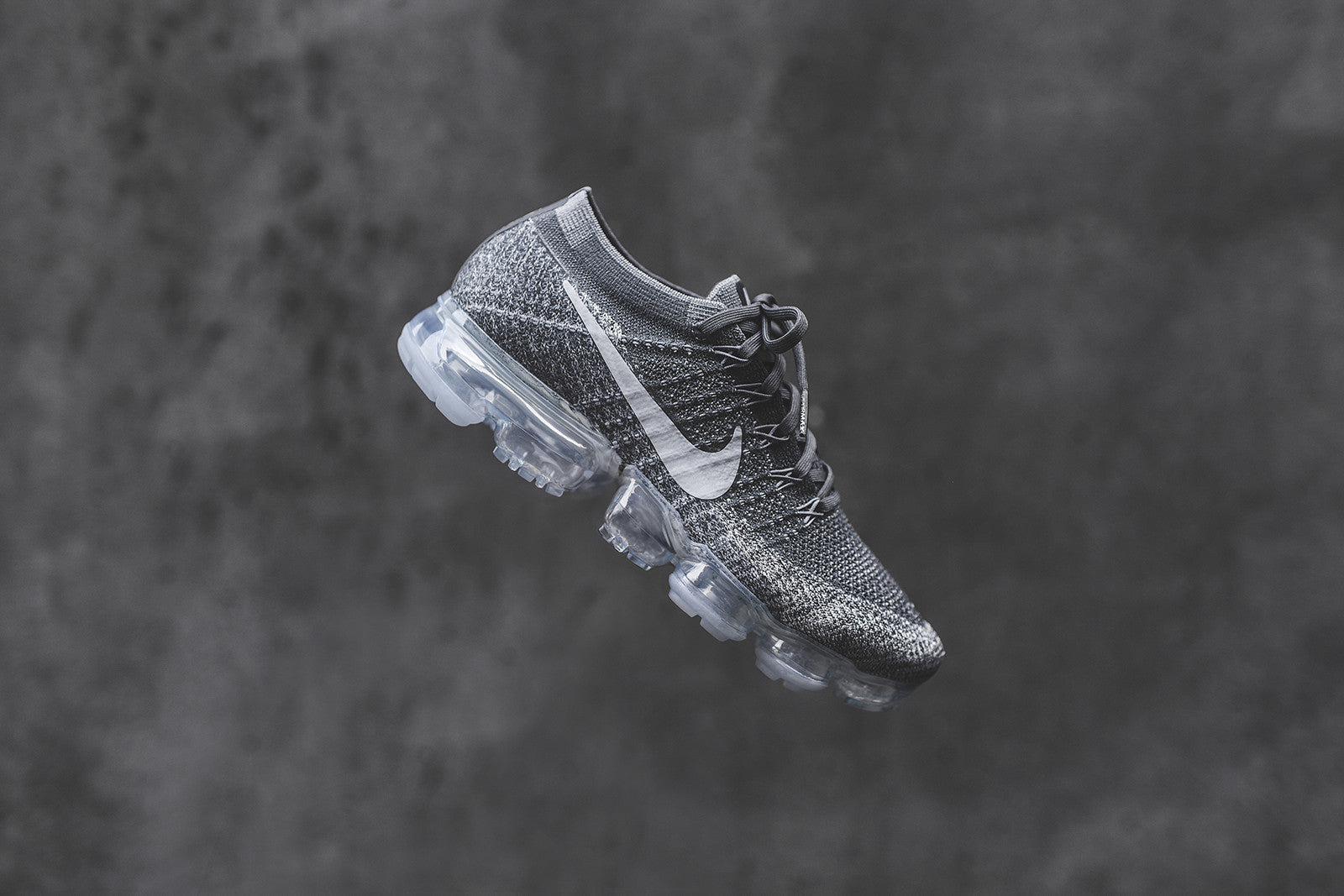 Nike Air VaporMax Flyknit - Dark Grey / Black / Wolf Grey
