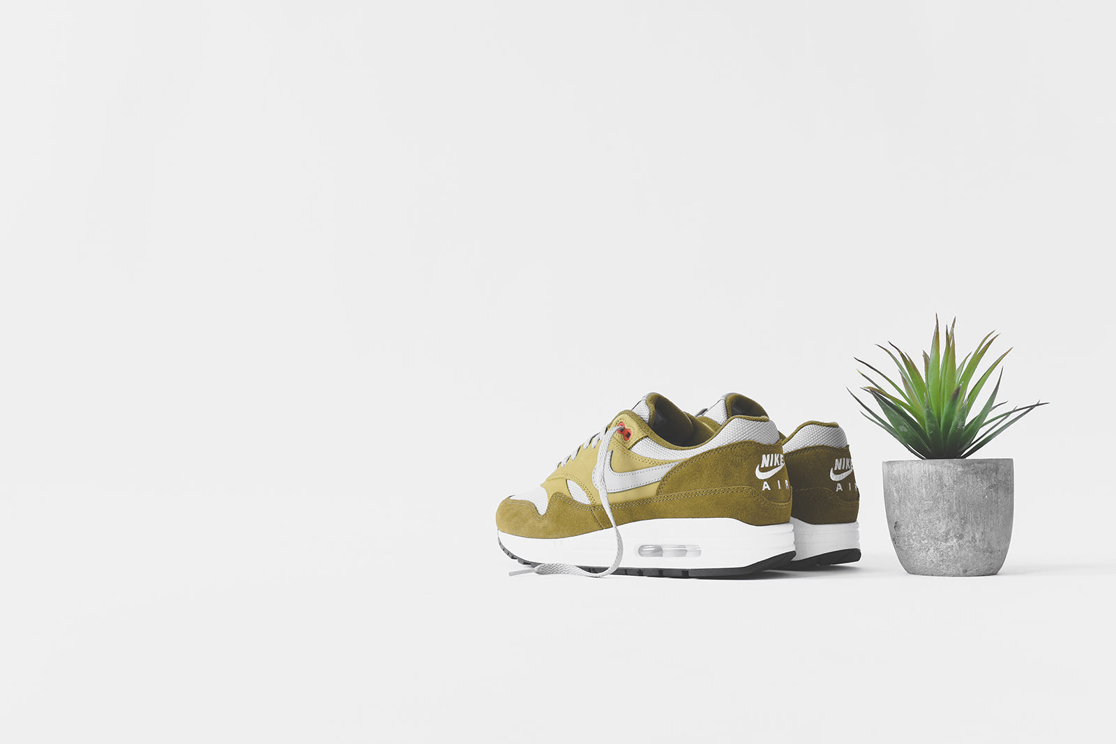 Nike Air Max 1 PRM Retro - Olive Flak / Spruce Fog