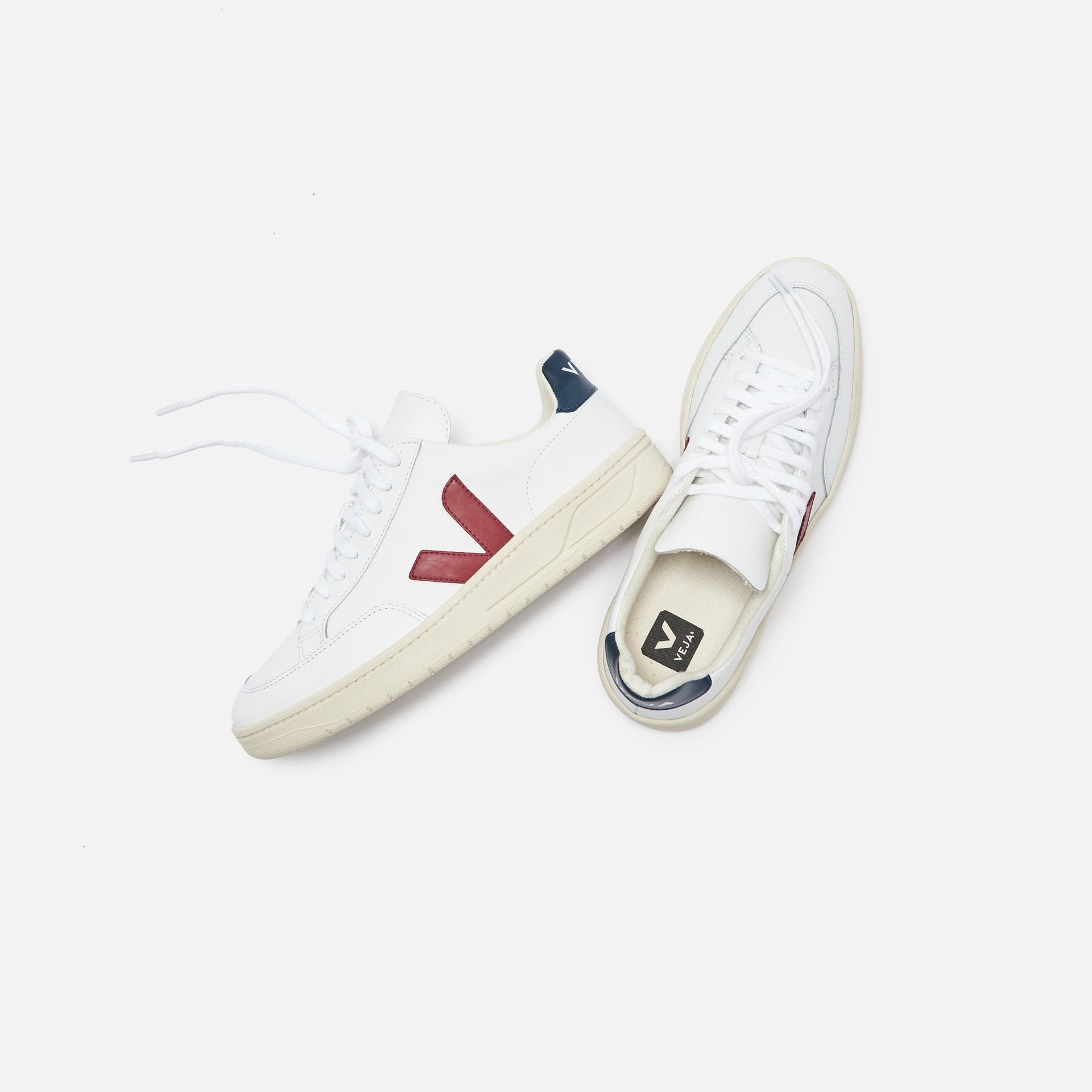 Veja V-12 - Extra White / Marsala / Nautico