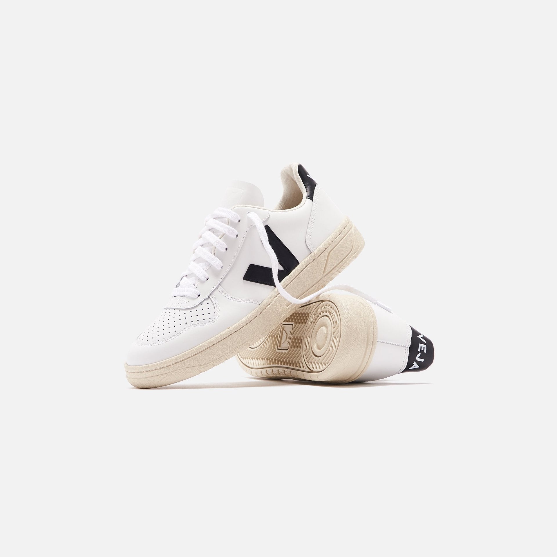 Veja V10 - Extra White / Black