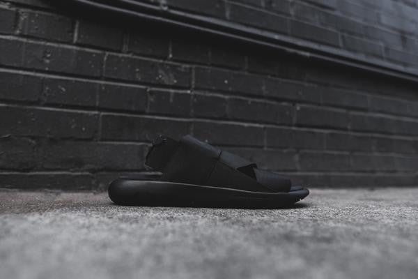 Y-3 Qasa Sandal - Triple Black
