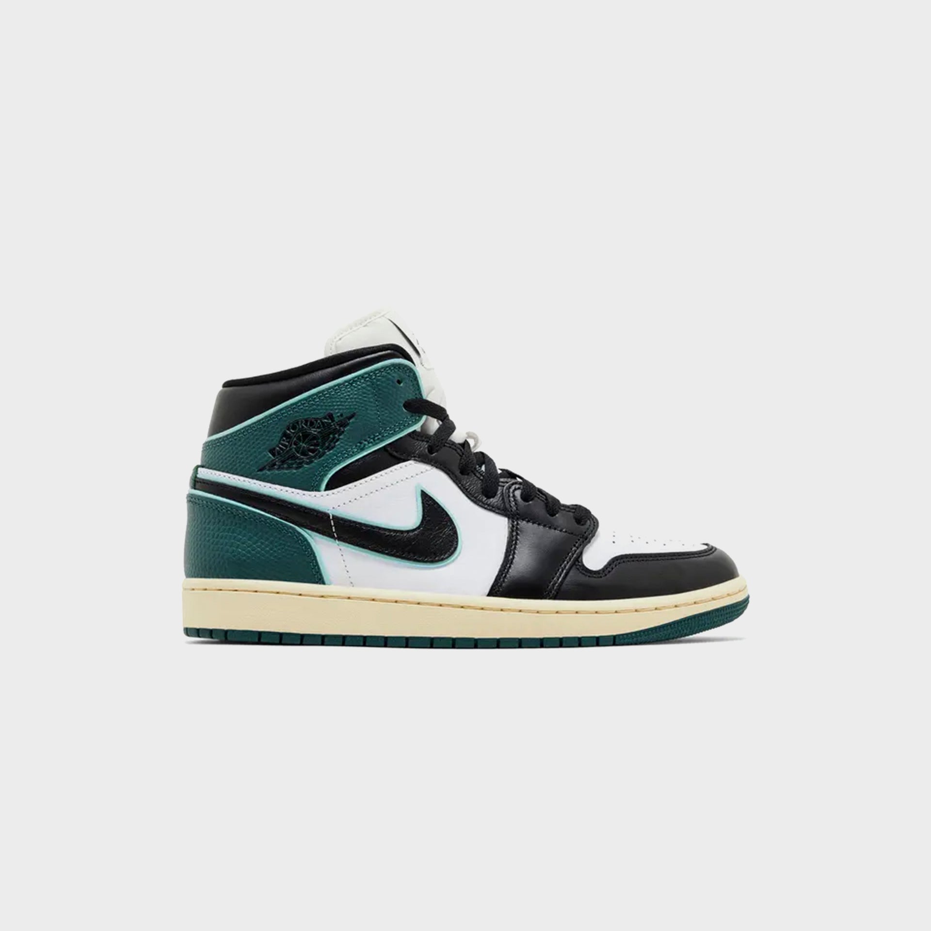 Nike WWNS Air Jordan 1 Mid SE - White / Light Dew / Oxidised Green / Black
