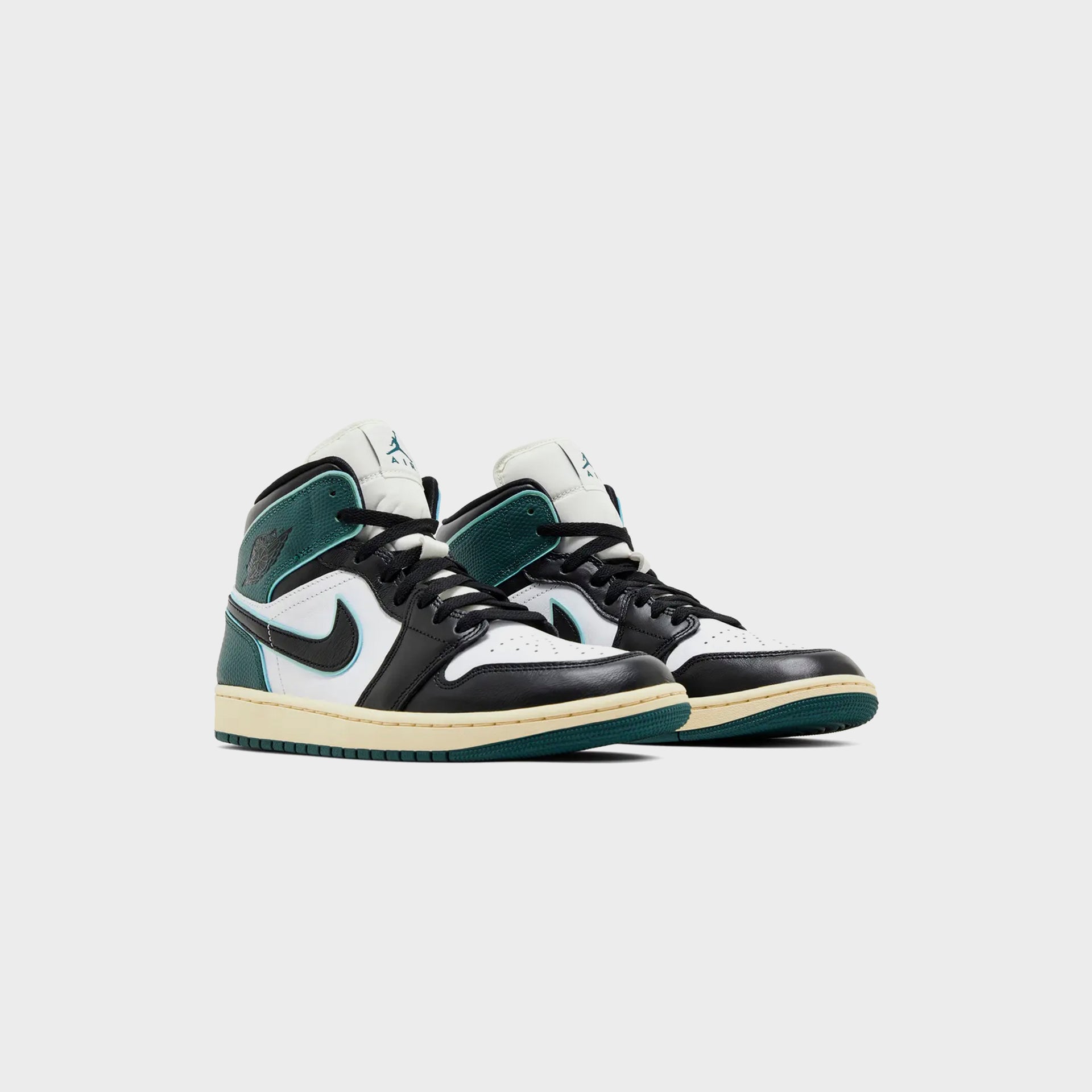 Nike WWNS Air Jordan 1 Mid SE - White / Light Dew / Oxidised Green / Black