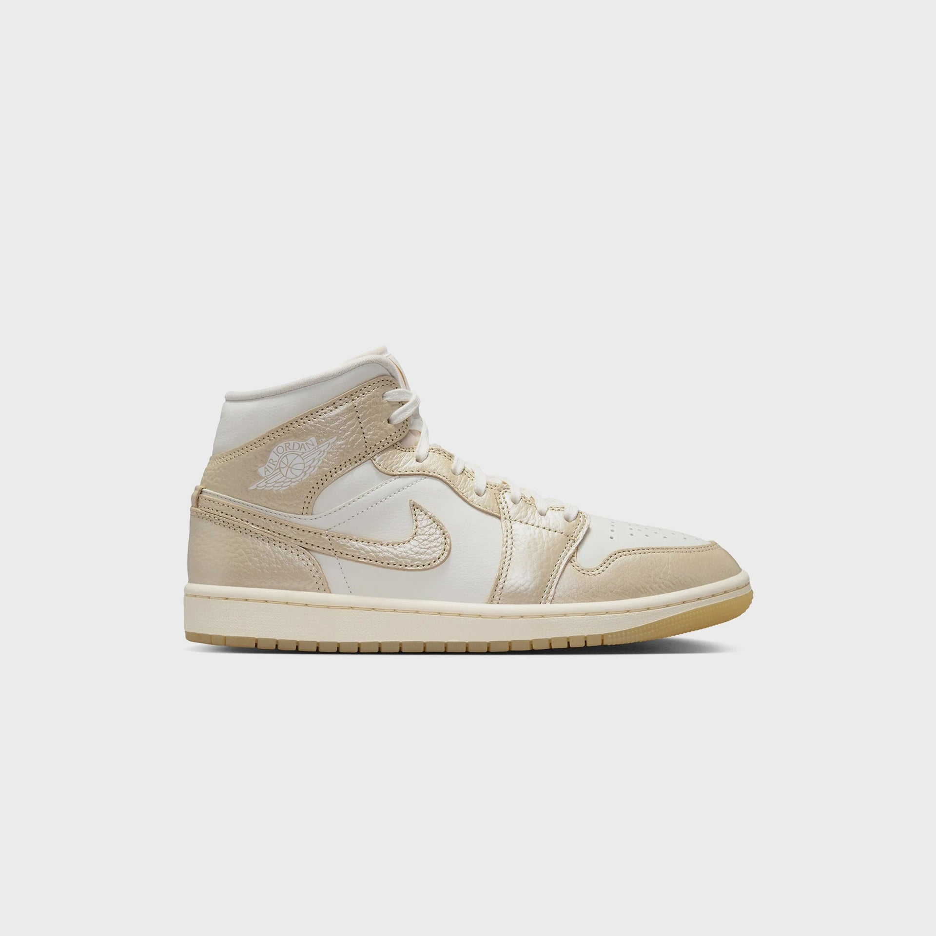 Nike WMNS Air Jordan 1 Mid SE - Sail / Team Gold / Pale Ivory