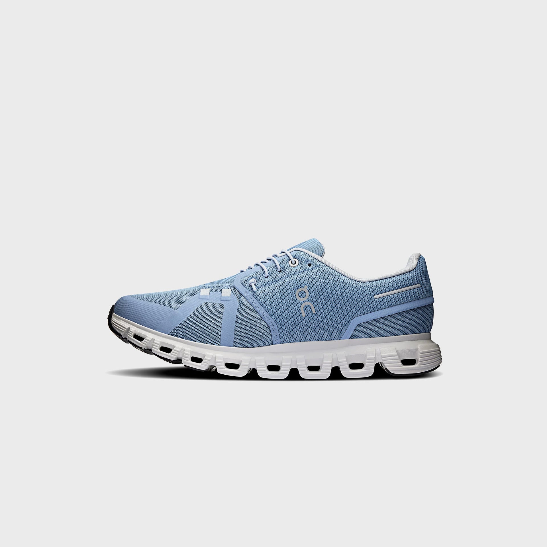 On Running Cloud 6 - Chambray / White