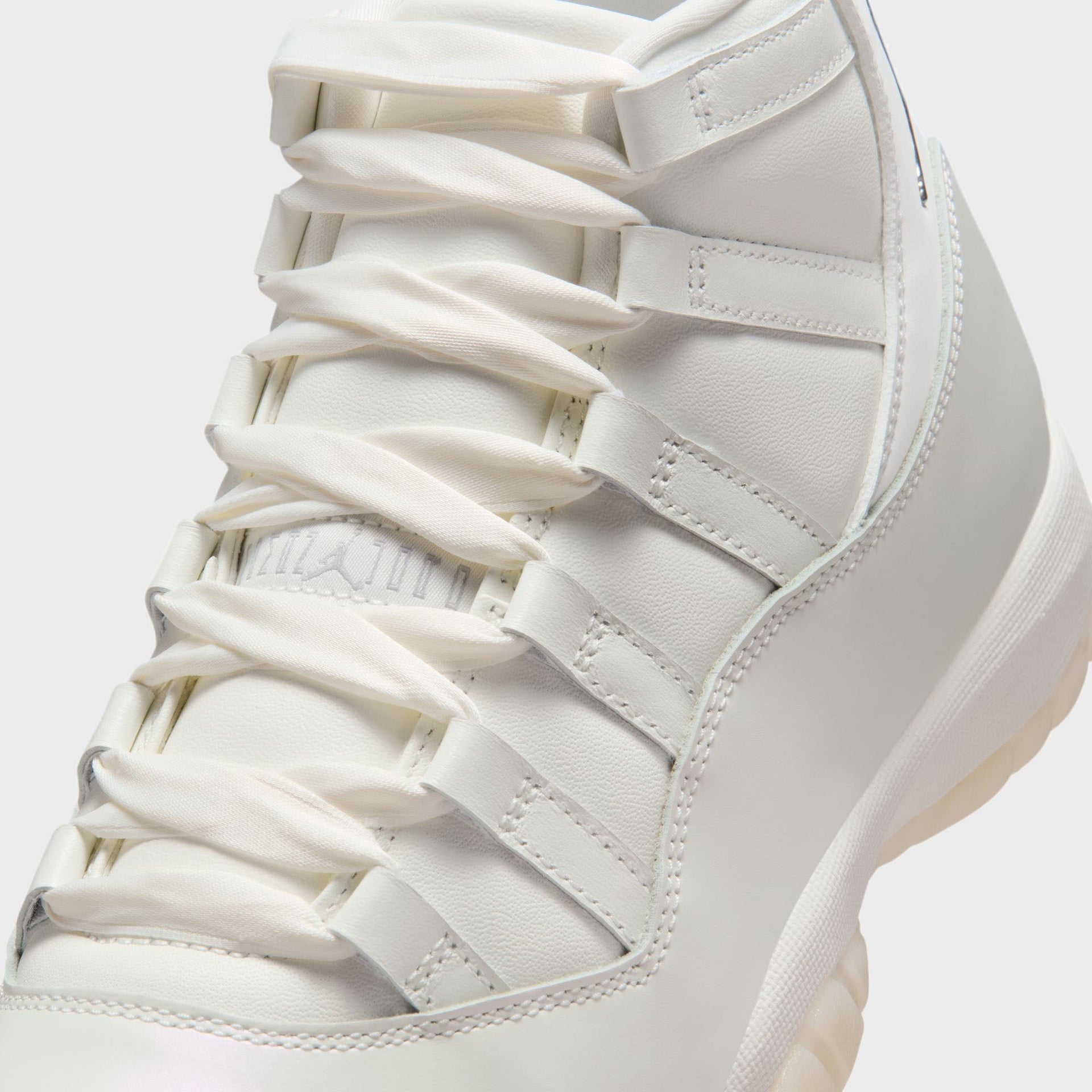 Jordan WMNS Air Jordan 11 Retro - Sail / White / Metallic Silver / Pearl Grey