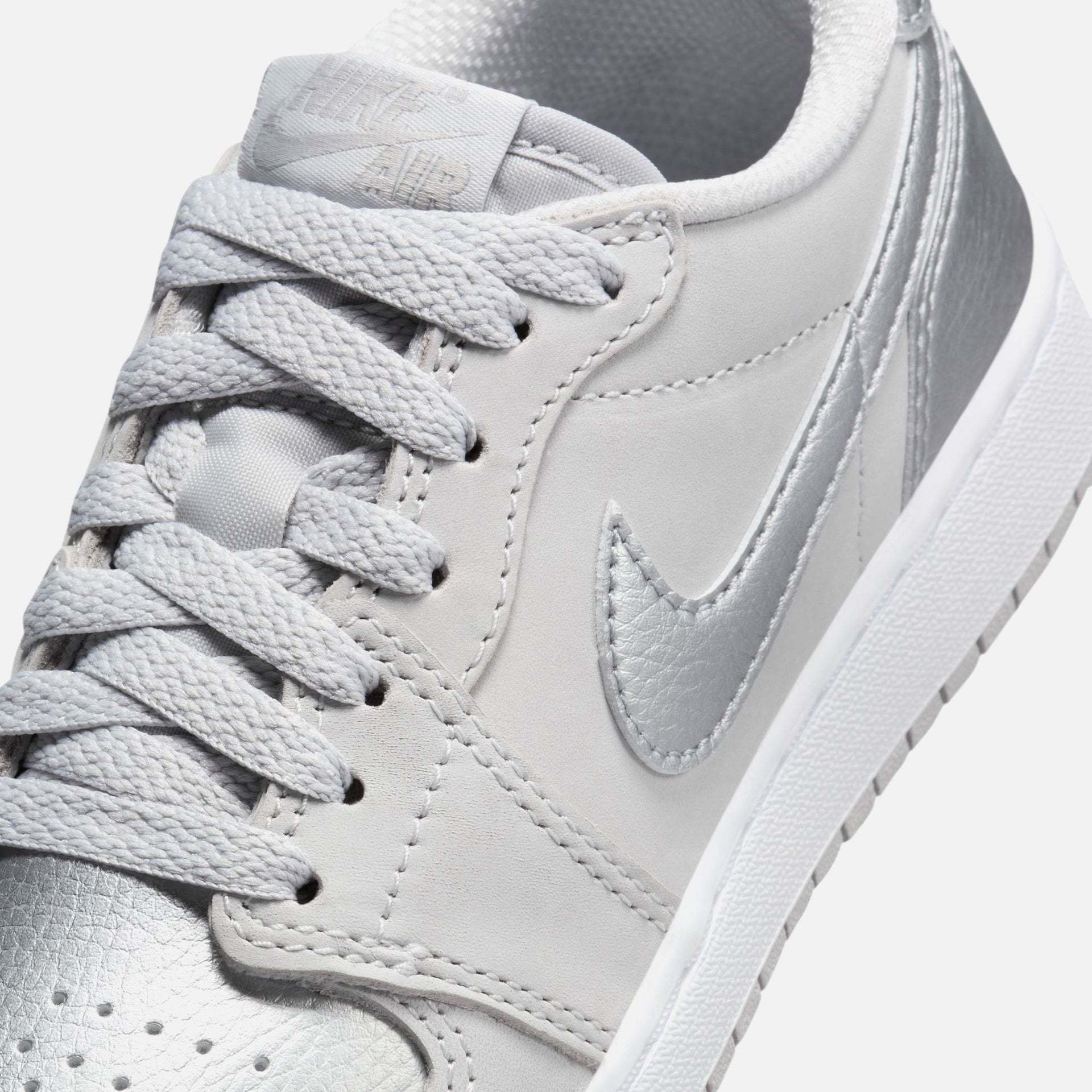 Jordan GS Air Jordan 1 Low OG - Neutral Grey / Metallic Silver / White