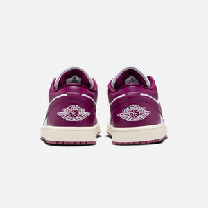 Jordan WMNS Air Jordan 1 Low - White / Bordeaux Sail