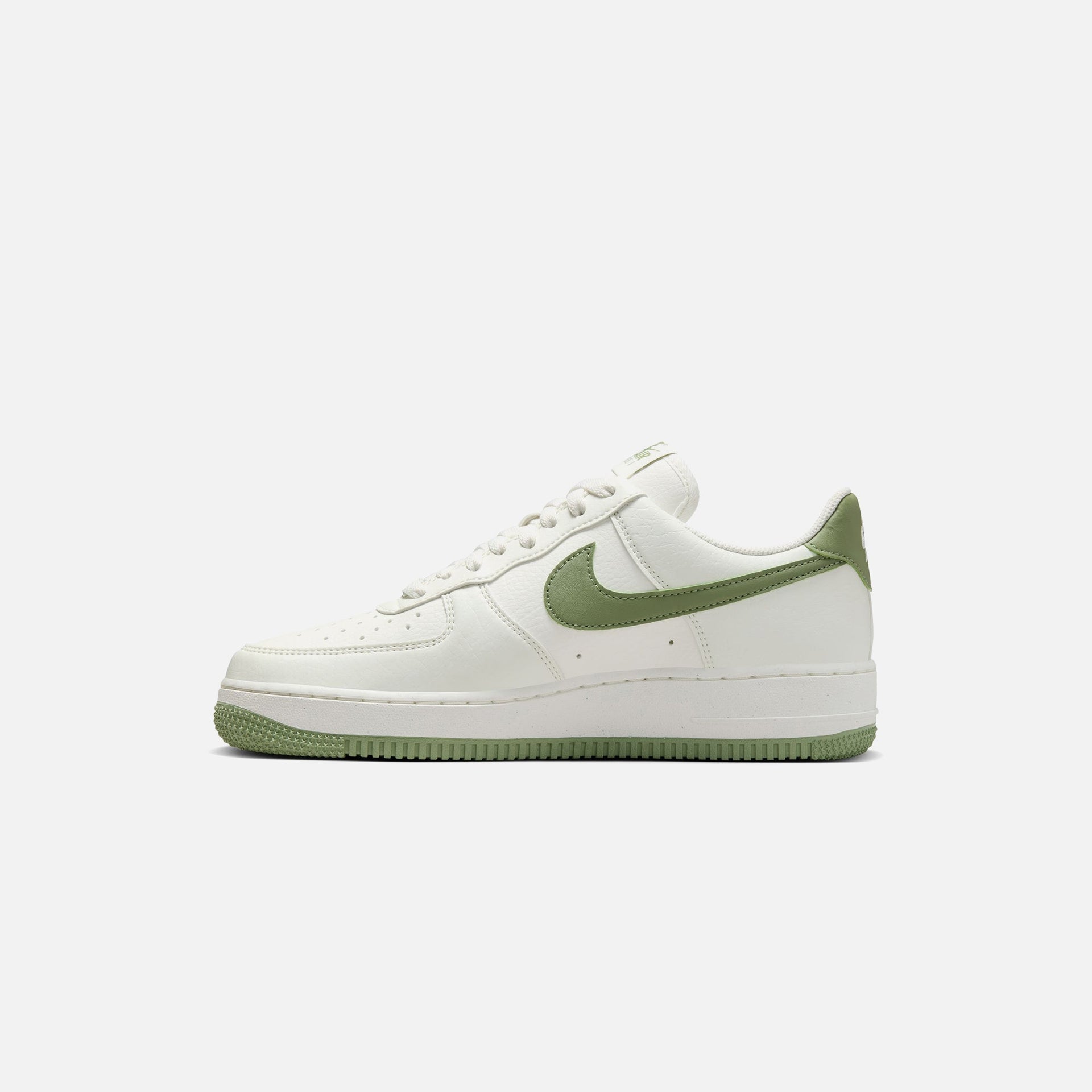 Nike WMNS Air Force 1 '07 SE - Sail / Oil Green / Sail