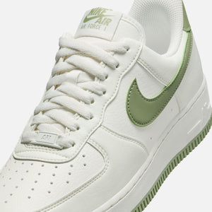 Nike WMNS Air Force 1 '07 SE - Sail / Oil Green / Sail