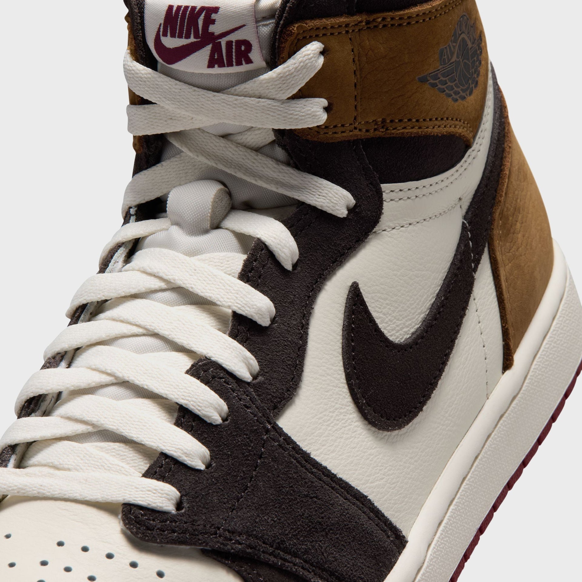 Jordan Air Jordan 1 High OG - Shadow Brown / Soft Pearl / Light British Tan / Team Red