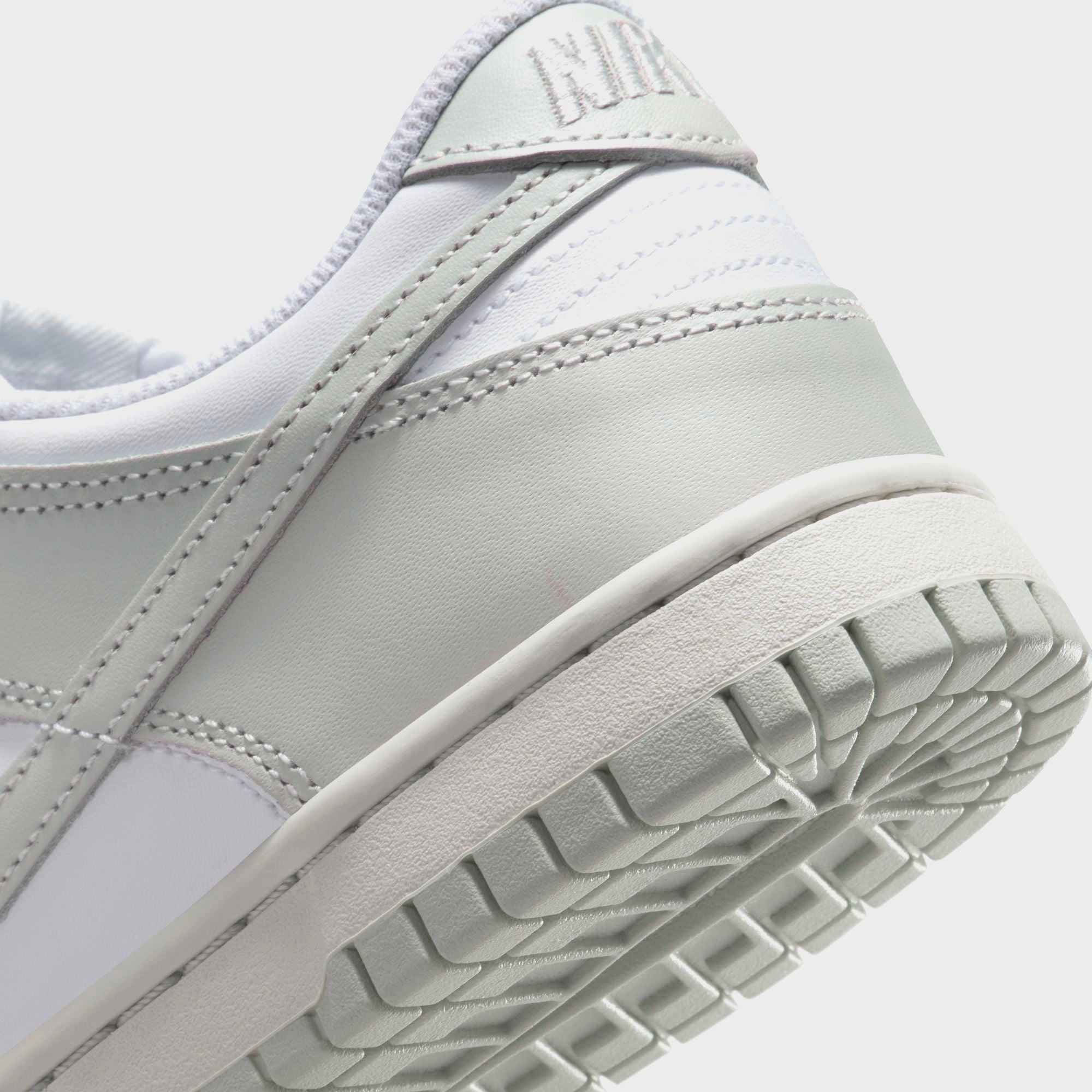 Nike Dunk Low ホワイト NIKE DUNK LOW “Tokyo” 'Summit White & Phantom' ｜ FLY
