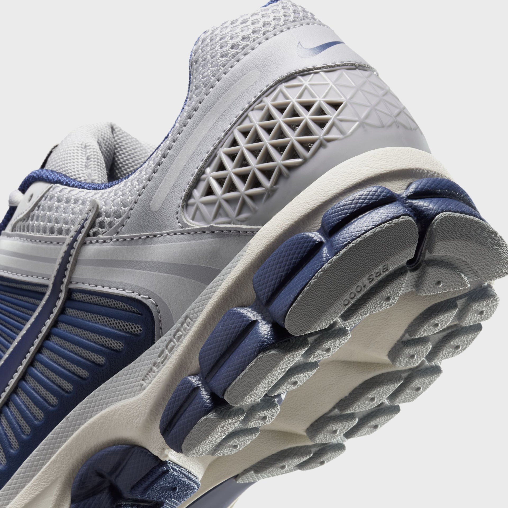 Nike Zoom Vomero 5 - Vast Grey / Wolf Grey / Pale Ivory / Blue Void