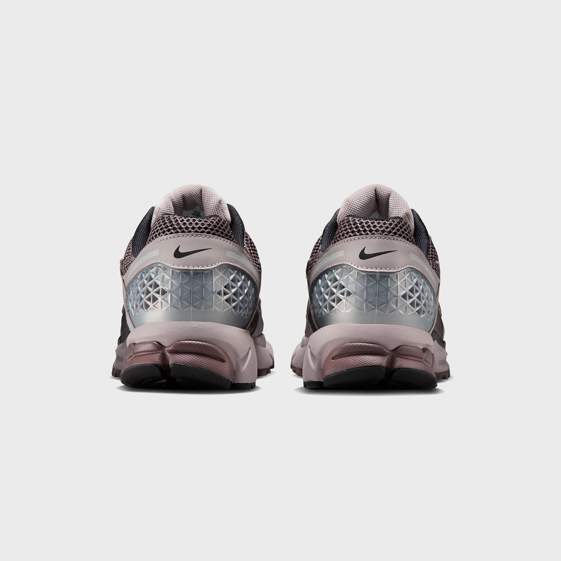 Nike Zoom Vomero 5 - College Grey / Black / Cave Stone