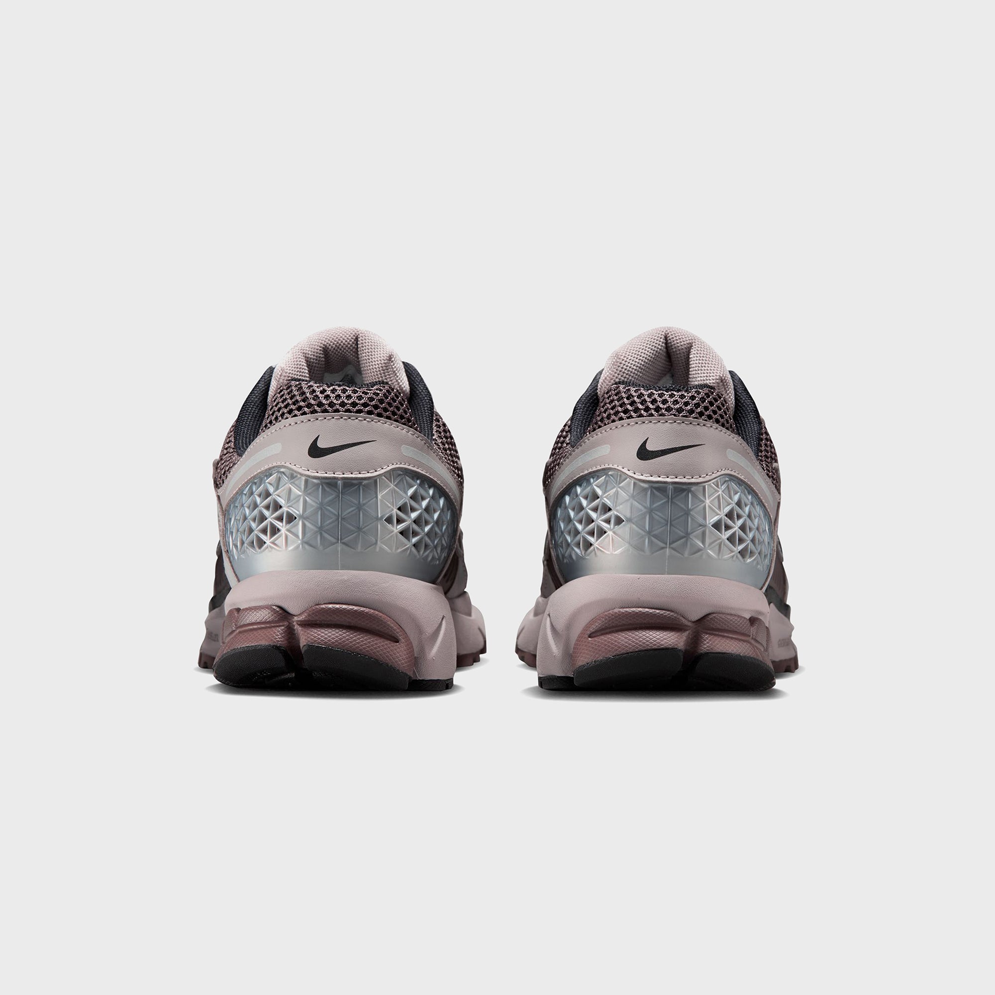 Nike Zoom Vomero 5 - College Grey / Black / Cave Stone