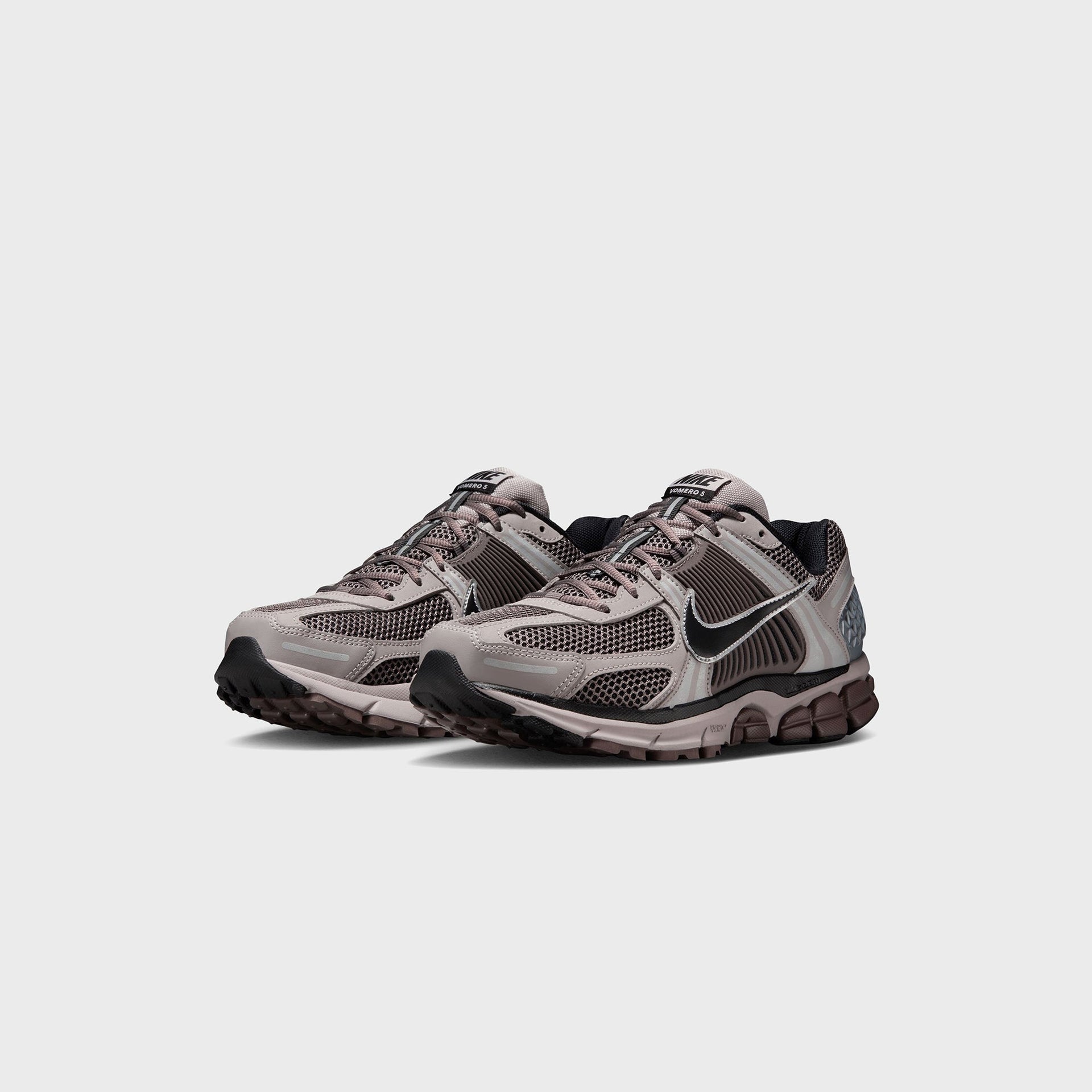 Nike Zoom Vomero 5 - College Grey / Black / Cave Stone