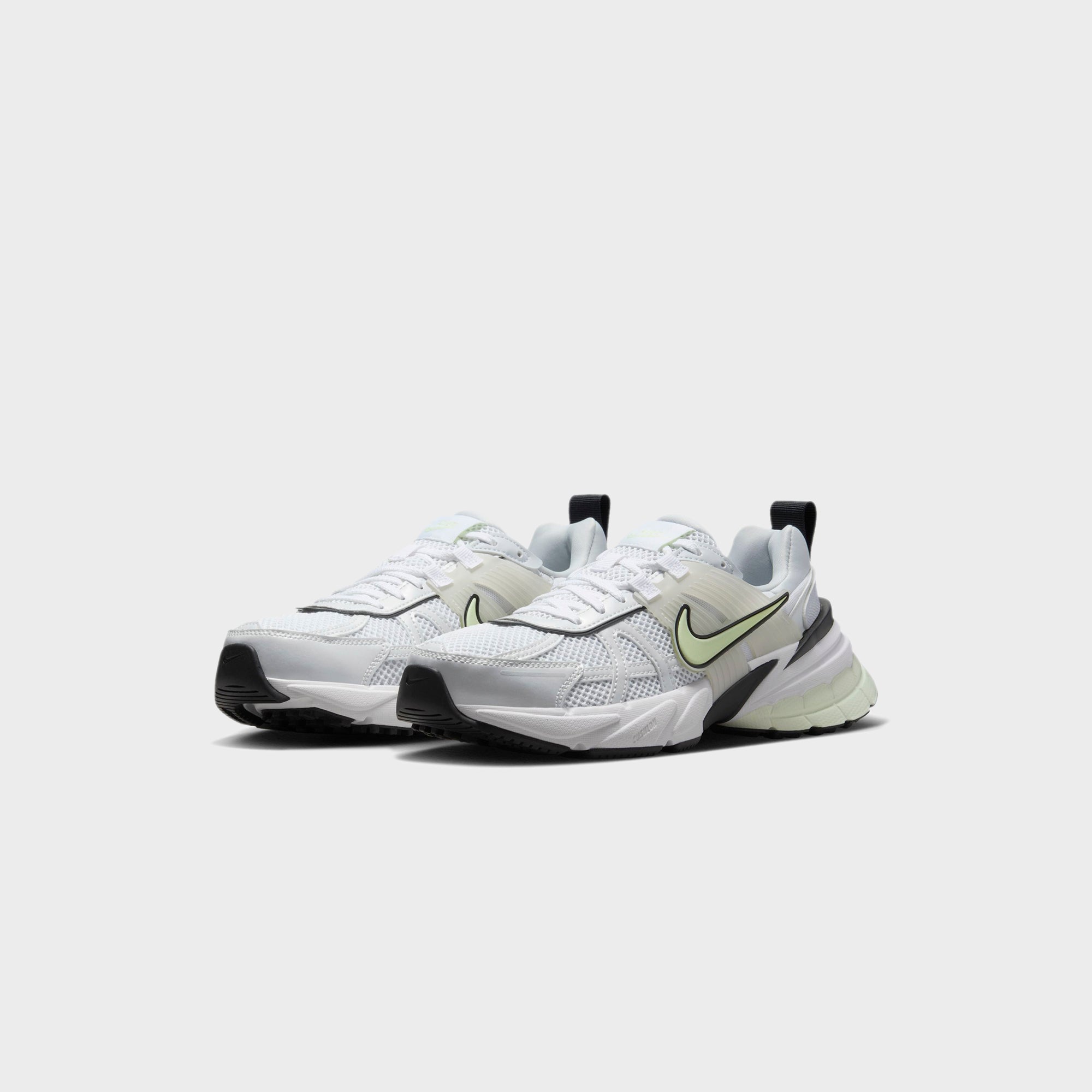 Nike WMNS V2K Run - White / Pure Platinum / Summit White / Volt