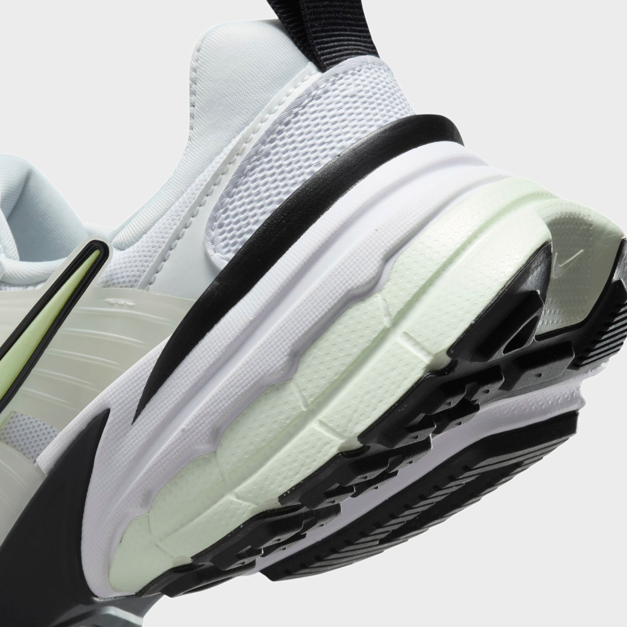 Nike WMNS V2K Run - White / Pure Platinum / Summit White / Volt