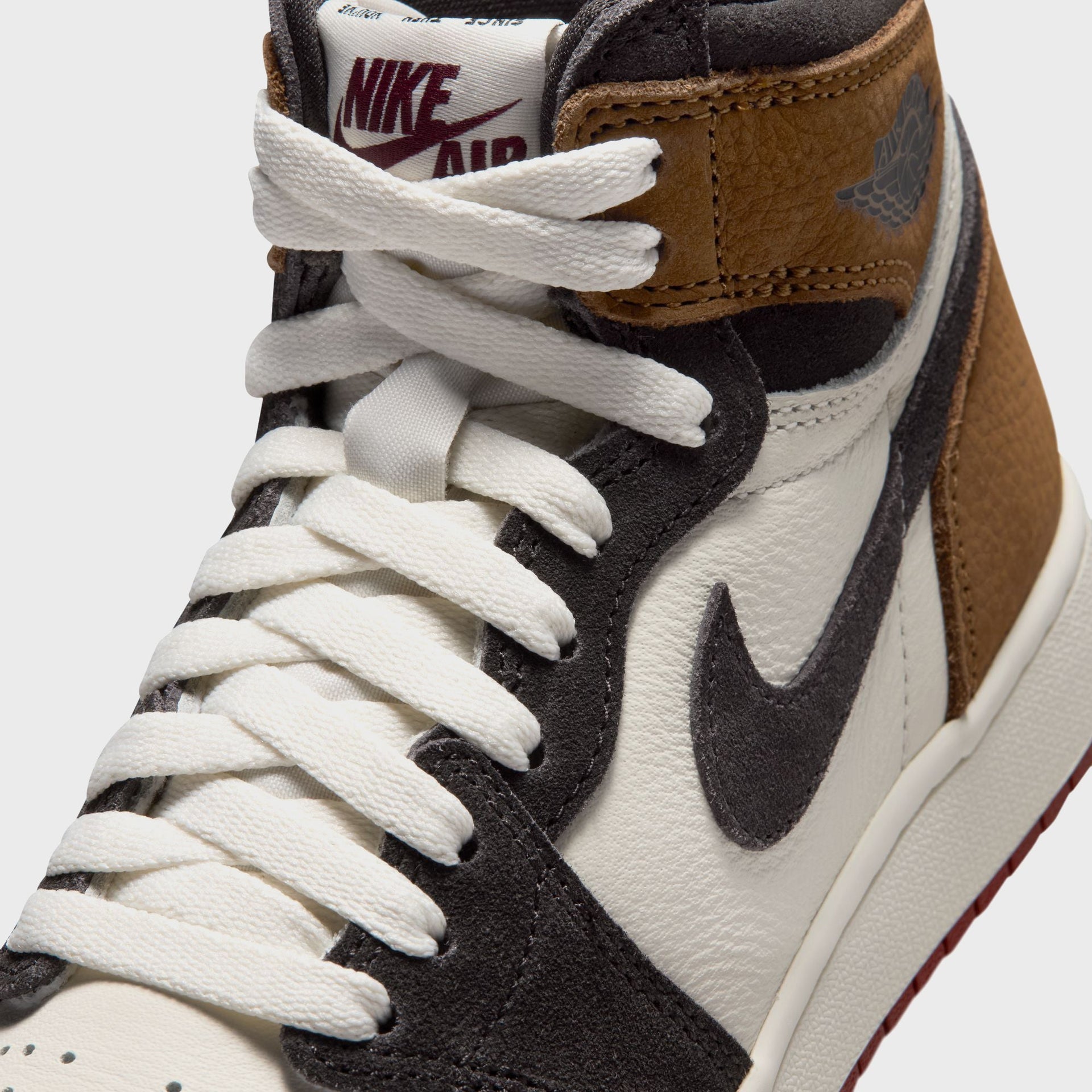 Jordan GS Air Jordan 1 High OG - Shadow Brown / Soft Pearl / Light British Tan / Team Red