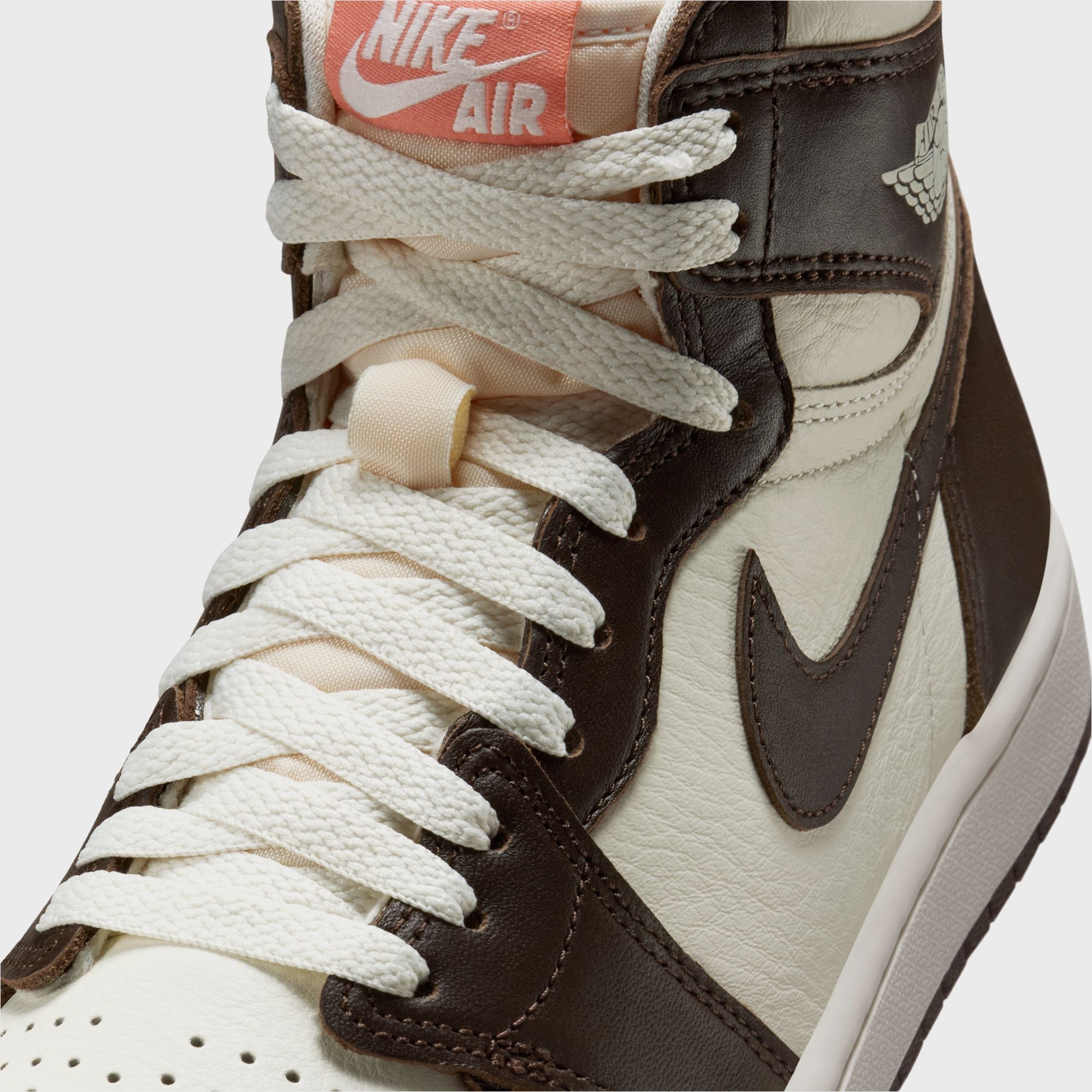 Nike WMNS Air Jordan 1 Retro High OG - Baroque Brown / Sail