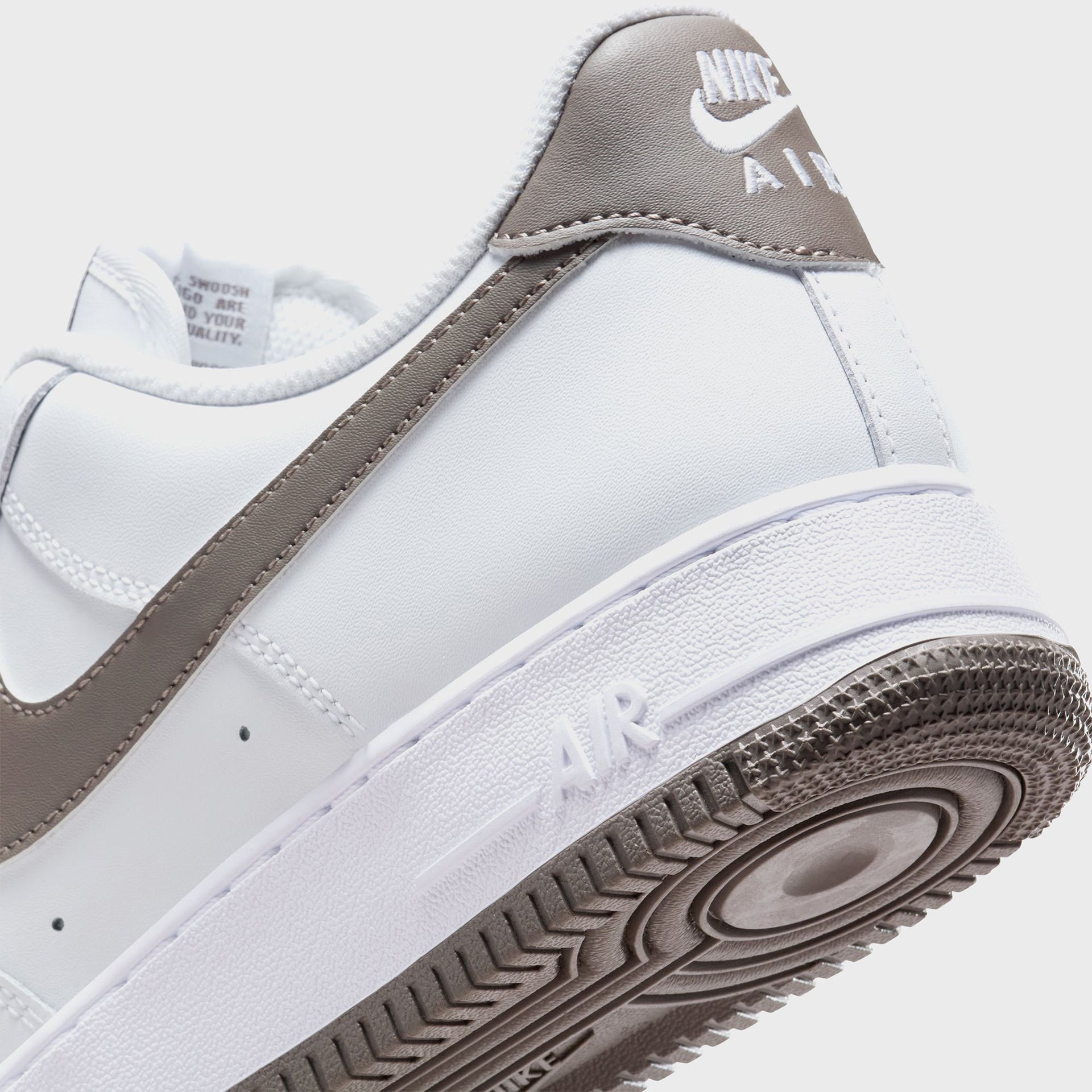 Nike Air Force 1 '07 - White / Cave Stone