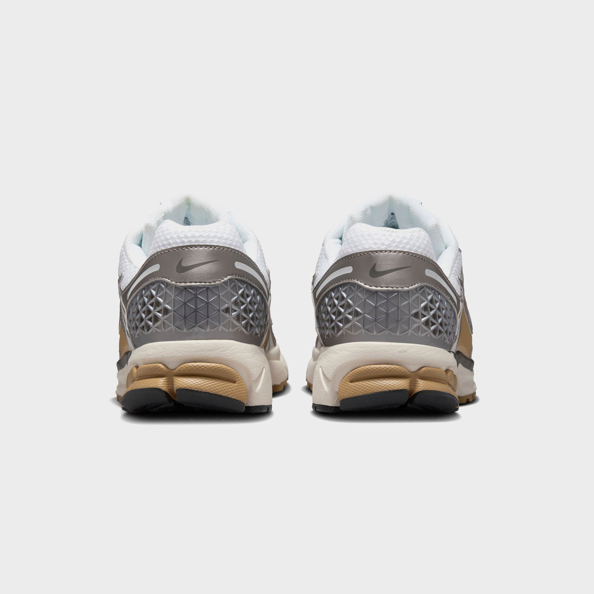 Nike Zoom Vomero 5 - Metallic Pewter / Parachute Beige / White / Medium Ash